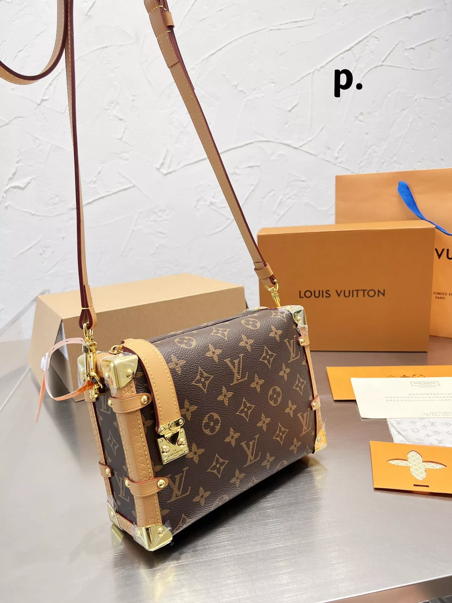 LV Side trunk pm / LV Soft Box Side Trunk Ladies Shoulder Messenger Bag กระเป๋าสะพายทรงกล่อง ที่สาวๆเรียกร้อง วัสดุหนังแคนวาส ดีไซน์ทุกอย่างได้ลงตัว หรูหรา อัพลุคได้ทุกสไตล์ ราคาสุดคุ้ม รุ่นนี้เป็น unisex ด้วยน้า ใช้ได้ทั้งหนุ่มๆและสาวๆไปเลย