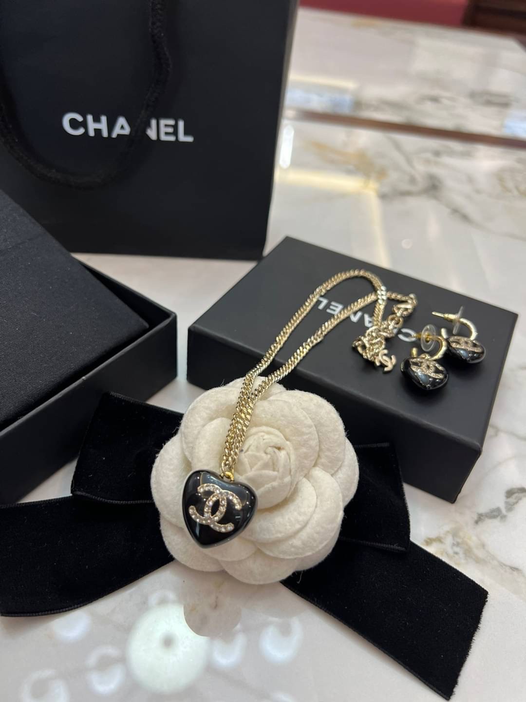 ซื้อ1ได้ถึง2ชิ้น ในเซ็ตเดียว CHANEL JEWELRY SET / Chanel earrings / Chanel necklace โทนดำ ชุดเครื่องประดับครบชุด สุดอลังการ