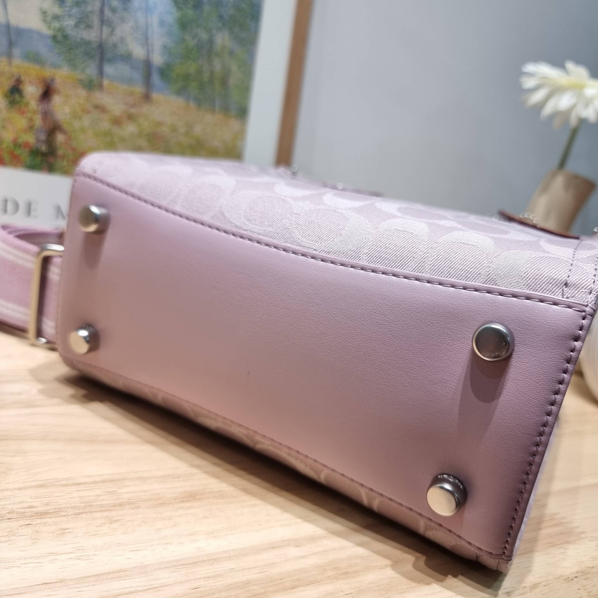 COACH FIELD TOTE 22 IN SIGNATURE DENIM / CJ853 คอลเลคชั่นใหม่ พร้อมสีใหม่ยังไม่เข้าไทย ให้ทุกคนได้มีสวยก่อนใครไปเลย!! กับกระเป๋าทรงโท้ท ไซส์กำลังสวย