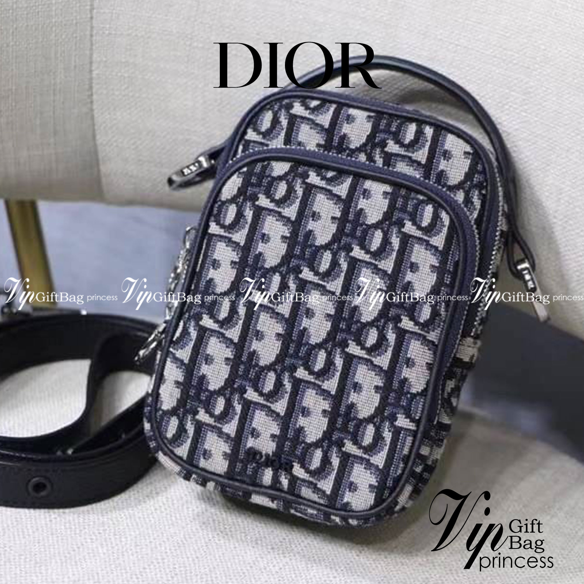 หนังแท้ DIOR OBLIQUE AITPODS MINI BAG พร้อมส่งที่ไทย งานหนังแท้และผ้าแจ็คการ์ดออริจินอล ภาพสินค้าถ่ายจากงานขายจริง ใช้งานต่างประเทศได้