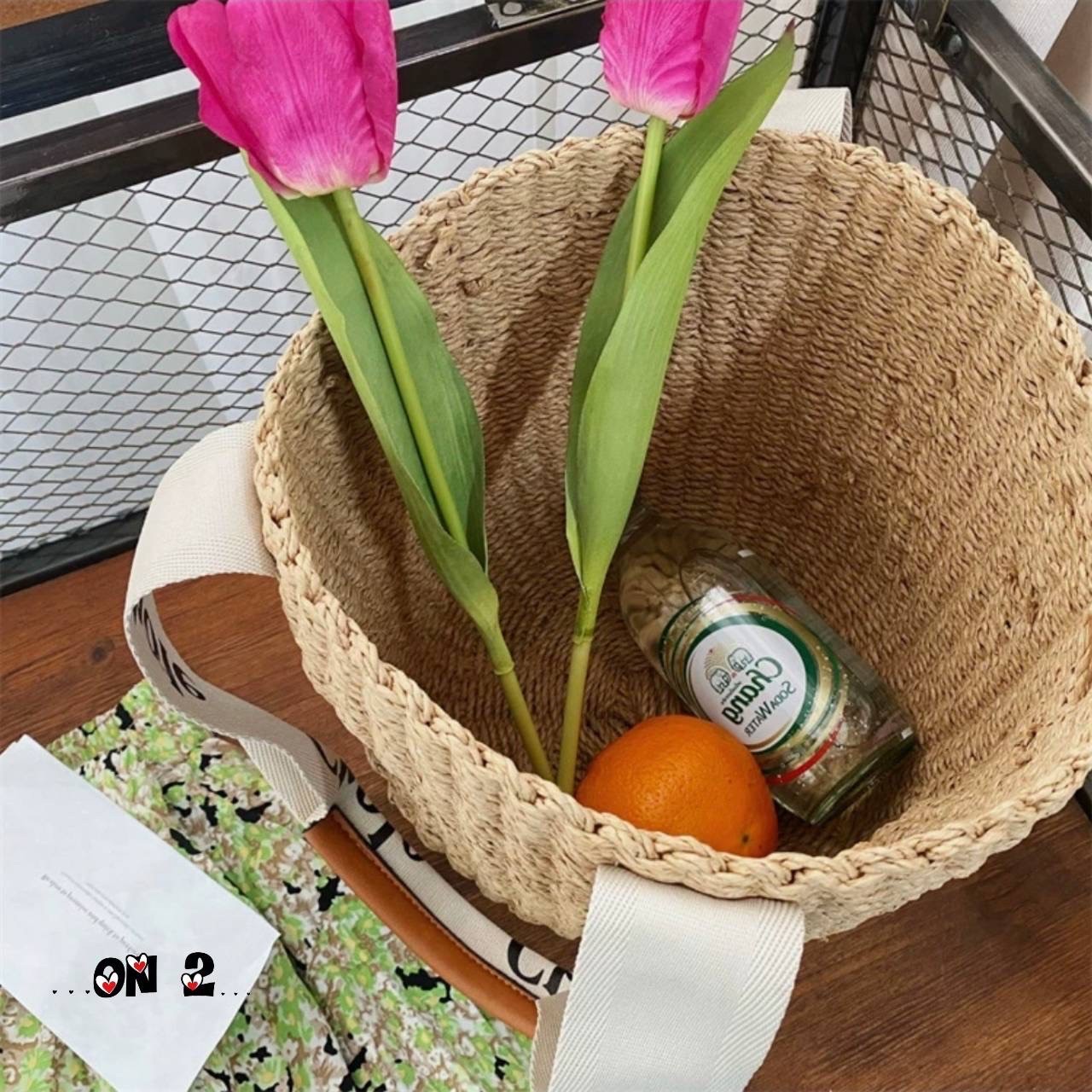 CHLOE small woody basket / Chloe bucket กระเป๋าสะพายสานทรงตะกร้า ใบเล็ก ยอดฮิตติดลมของแบรนด์ ด้วยวัสดุสังเคราห์จากธรรมชาติ สานทอเต็มใบออกมาเป็นลวดลายสวยงาม