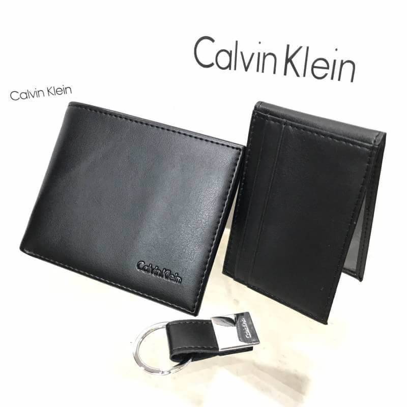 พร้อมส่งเซตสุดคุ้ม! Value Pack Limited Edition จาก Calvin Klein Jeans ซื้อ1ได้ถึง3! ทั้งกระเป๋าสตางค์+ที่ใสนามบัตร+พวงกุญแจเข้าชุดขนาดกำลังดีพกพาสะดวก ภายในกระเป๋าสตางค์มีทั้งช่องใส่รูปใส่บัตร มีช่องใส่ธนบัตรแยกสองช่องเป็นสัดส่วน name card pocket สามารถเเ