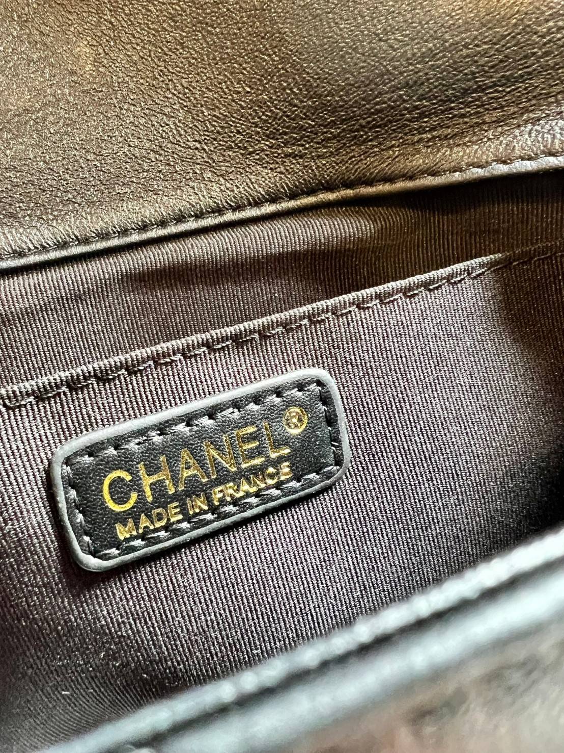 Chanel Small Flap Bag with Top Handle 8" /CHANEL CHAIN SHOULDER BAG กระเป๋าสะพายได้และหิ้วได้ หนังสวย เรียบ สัมผัสนุ่มมือ น่าใช้มากๆ