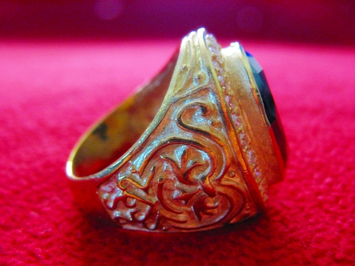 สินค้าหมดค่ะ แหวนนิลเนื้อทองเหลืองล้อมเพชร(คนเกิดวันเสาร์)ค่ะ