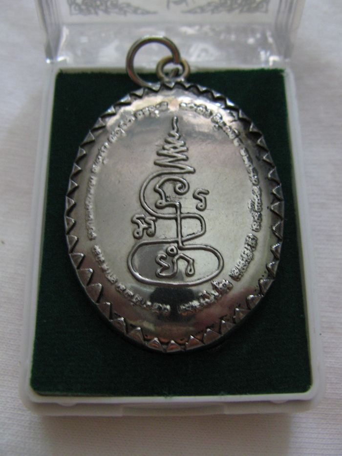 สินค้าหมดค่ะ ล็อกเก็ตแม่ชีบุญเรือน โตงบุญเติม รุ่นสรงน้ำ๕๔ เลี่ยมสแตนเลส วัดอาวุธวิกสิตาราม พร้อมกล่องเดิมค่ะ