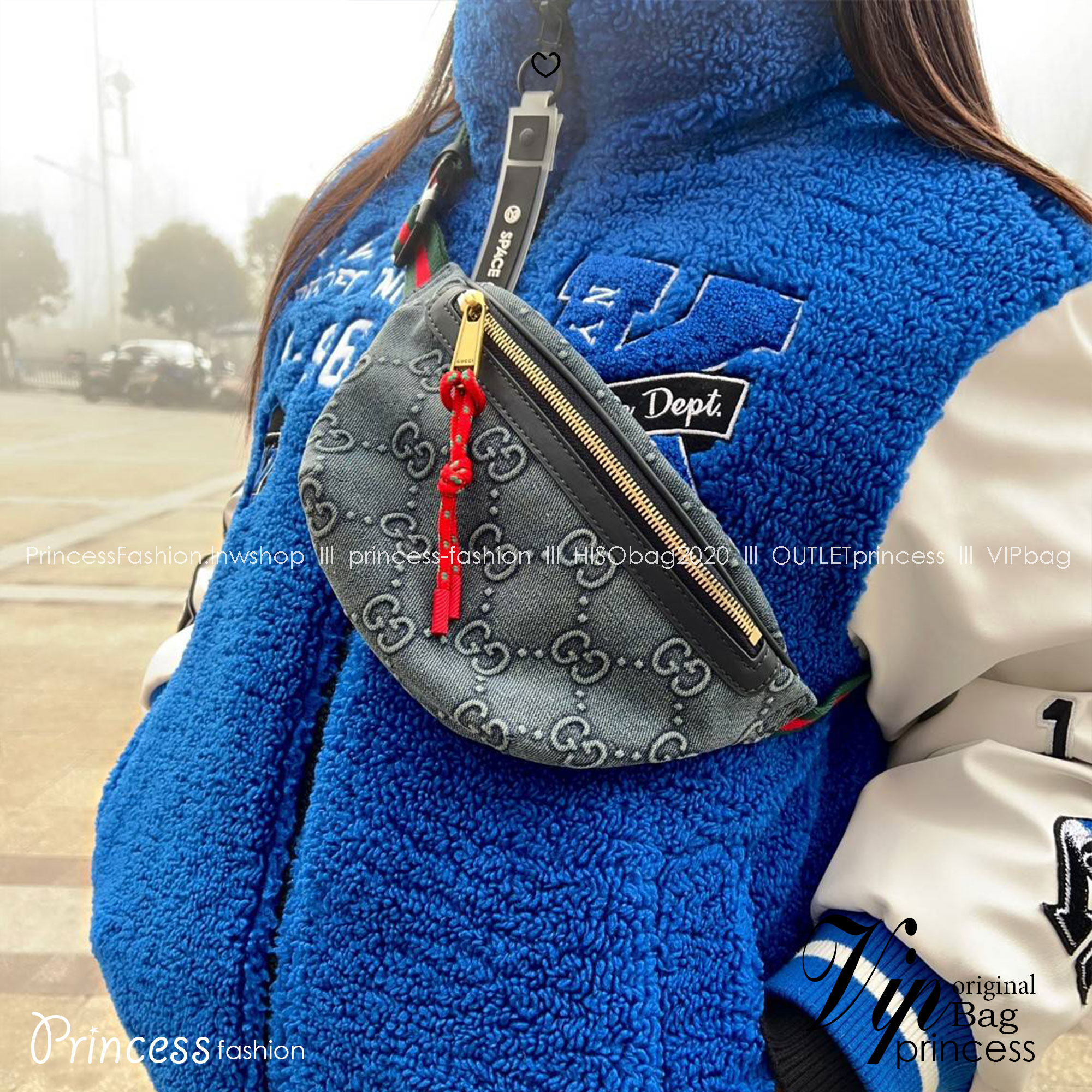 GUCCI GG DENIM BELT BAG ล่าสุดสวยมากๆ รุ่นนี้ใช้ได้ทั้งชายหญิง วัสดุเดนิมอย่างดีลายGแบบ3Dสวยมากๆค่ะ อะไหล่ซิปทองห้อยเชือกสีแดงโดดเด่น ซื้อใช้คู่กับแฟนยิ่งสวยค่าา