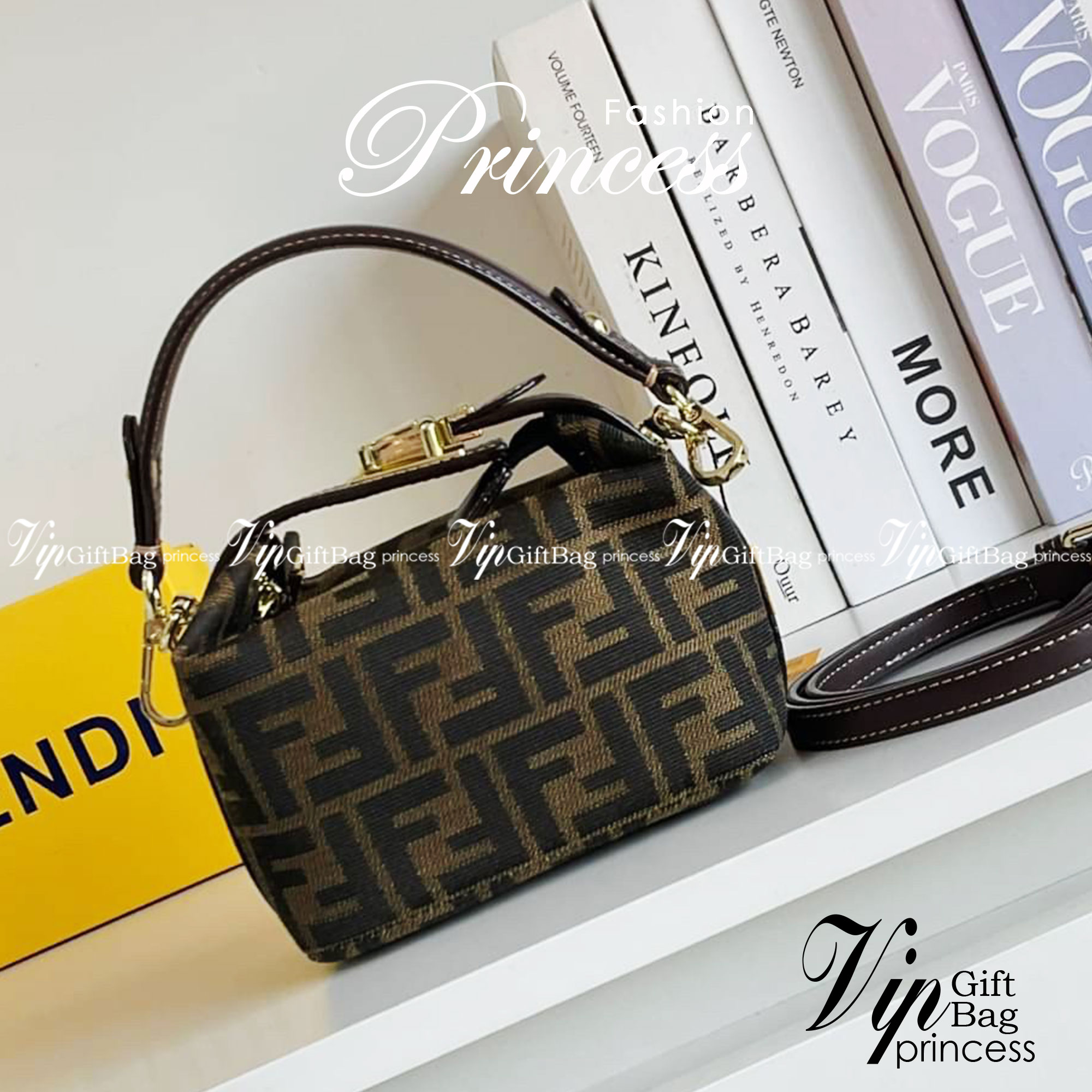 FENDI MINI BAGUETTE BROWN FABRIC BAG วัสดุ CANVAS พิมพ์ลายแบรนด์ *ทรงมินิน่ารัก เปิดปิดด้วยตัวล็อคปั้มลายแบรนด์ พร้อมซิปยาว ภายในมีช่องซิปแยกอีกช่อง สามารถใส่ iphone เงิน ของจุกจิกได้ มาพร้อมสายสะพาย2แบบ ถอดปรับได้ อะไหล่ปั้มแบรนด์สีทอง Rare items เด็ดๆแบ