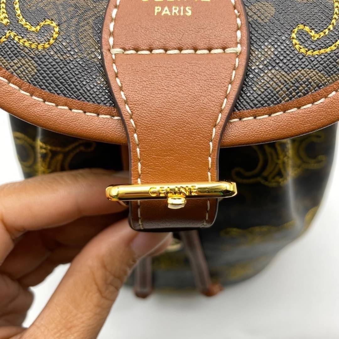 Celine Backpack / CELINE MINI BACKPACK FOLCO in TRIOMPHE CANVAS WITH TRIOMPHE HEART EMBROIDERY มินิเป้เซลีน คอลเลคชั่นสุดคูล โลโก้ลายปัก ดีเทลเดินด้ายรูปหัวใจ คละรอบใบ อีกหนึ่งไอเท็มที่ขาดไม่ได้ สำหรับสาวๆที่ต้องการ การใช้งานอย่างคล่องตัว และใส่สิ่งของได้