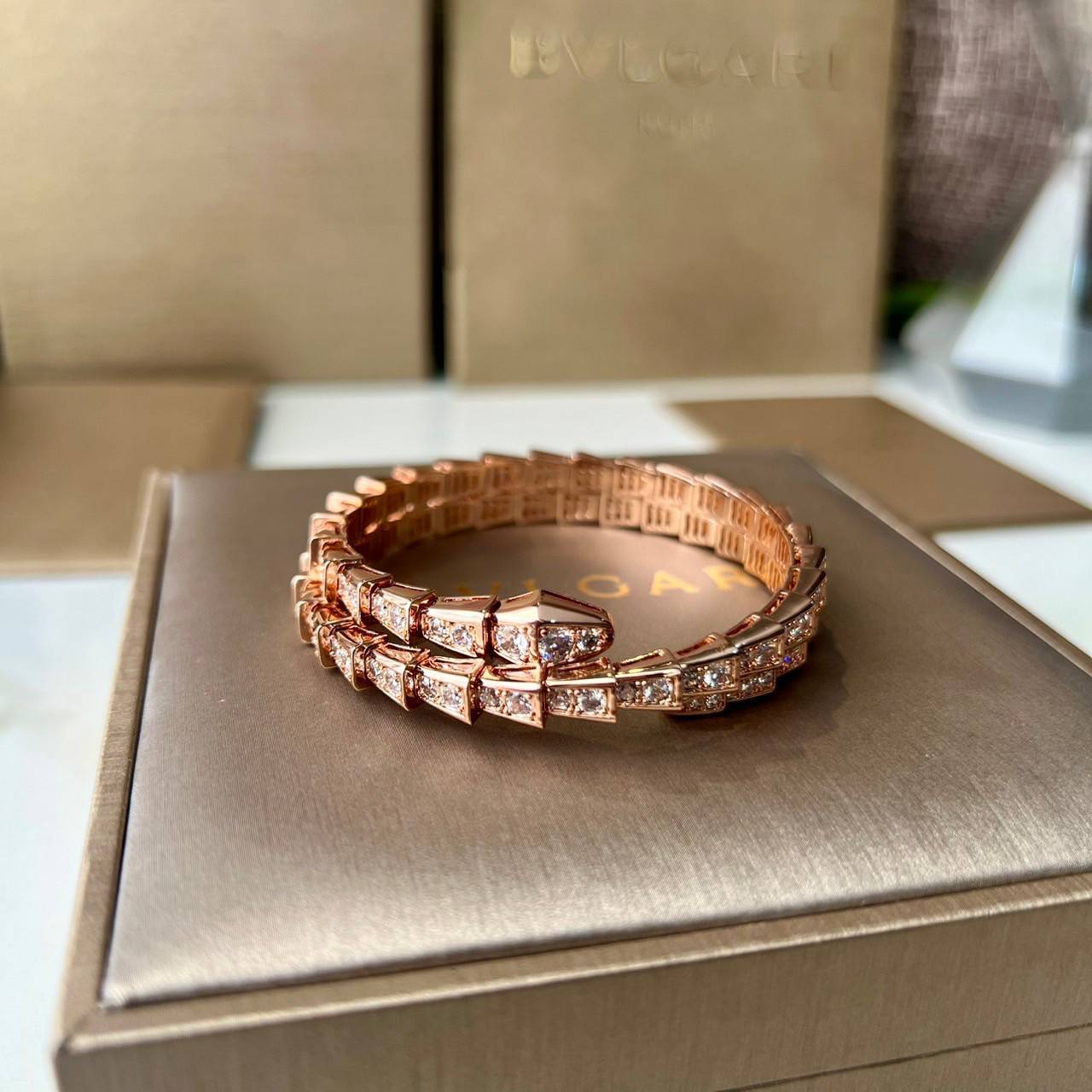 เกรดเทพ ORI | Bvlgari Bracelet 19-20cm คุณภาพงานประกวด เกรดดีสุดเอาใจสาวๆไปเลย โลหะเคลือบเงาสวยสมจริง ไม่ลอกไม่ดำ Full set box