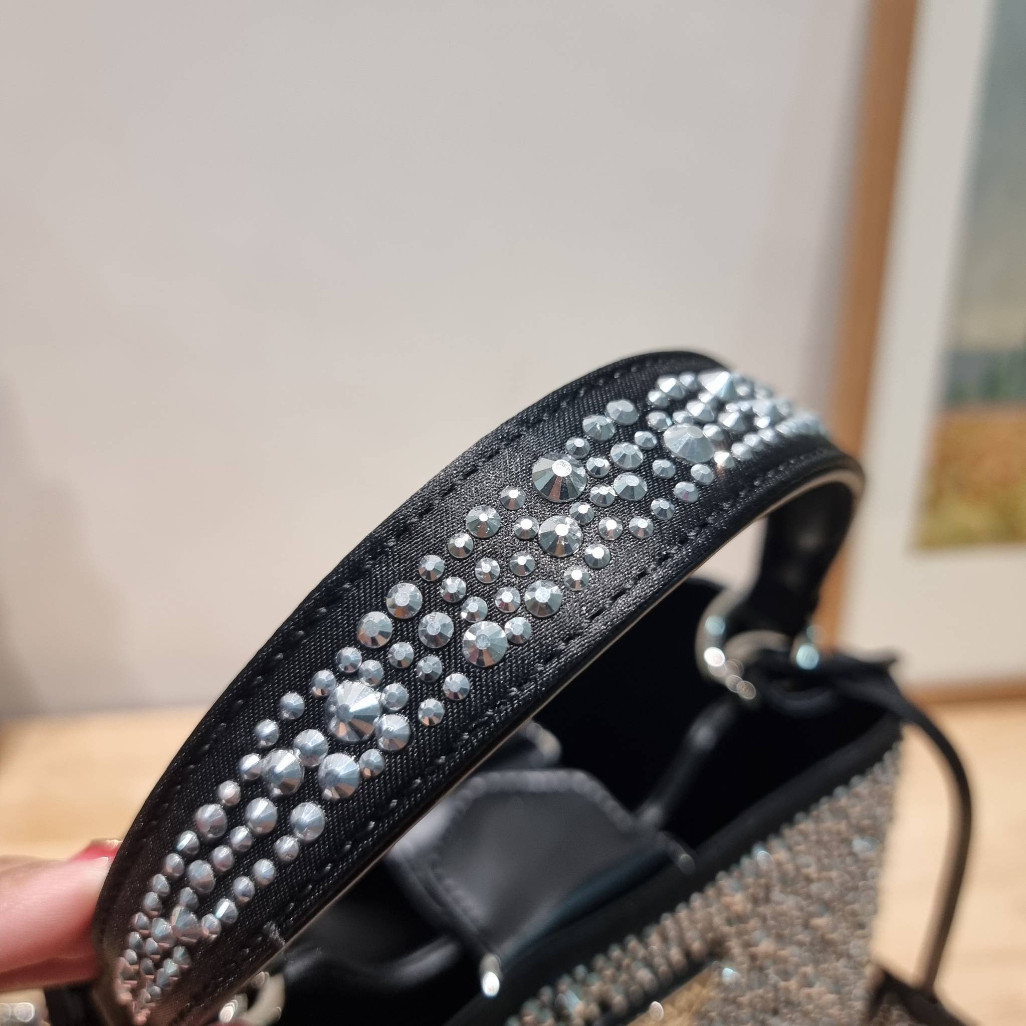 PRADA SMALL PANIER CRYSTAL EMBELLISHED TOTE BAG กระเป๋าสะพายทรงโท้ท ไซส์กำลังสวย หรูหรา โดดเด่น ถือออกงานก็ดูระยิบระยับเล่นแสง ทำให้ดูดีมีราคา มีสายคล้องในตัวและสายสะพายข้าง