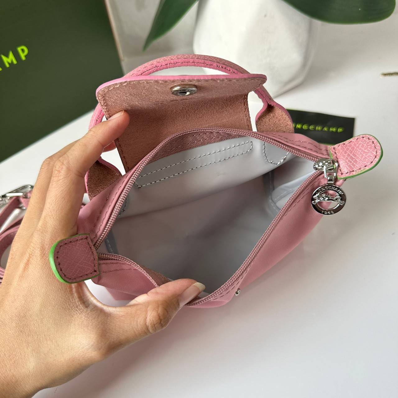 LONGCHAMP LE PLIAGE ORIGINAL Pouch with handle กระเป๋าใบเล็กขนาดกระทัดเหมาะกับใส่ของจำเป็นจุกจิก