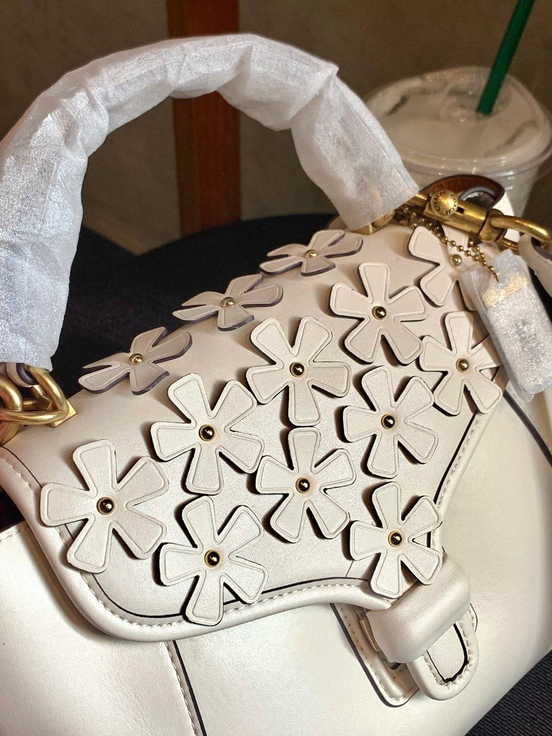 COACH COURIER CARRYALL 23 IN COLORBLOCK SIGNATURE CANVAS พร้อมส่ง 7 แบบ พร้อมส่ง ลุคดูไฮสุดๆค่ะ! กระเป๋าสะพายหนังหรูหราและคลาสสิค หนังแท้ชั้นดีที่สุด น้ำหนักเบา หนังสวยมากก สัมผัสแล้วหลงรักแน่นอนจ้าา😘