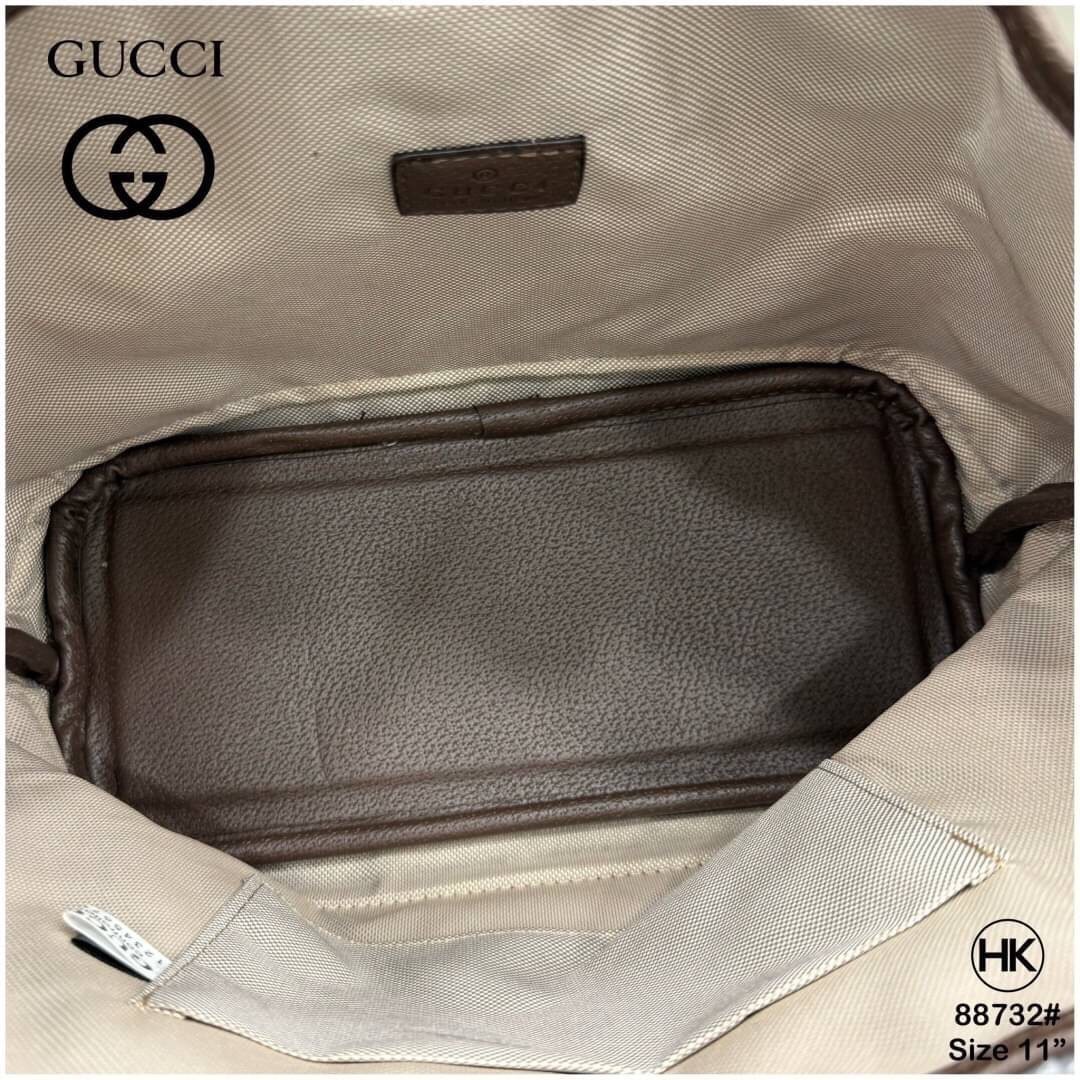 GUCCI Ophidia Small Tote Bag กระเป๋าทรงโท้ทขนาดกำลังสวย ใช้งานง่าย โดดเด่นด้วยลายคาดสีเขียวแดงเป็นเอกลักษณ์แบรนด์ สวยเรียบหรู คลาสสิคไม่มีเบื่อ ภายในโล่งกว้าง ใช้สะพายเป็น everyday bag เหมาะมากๆ