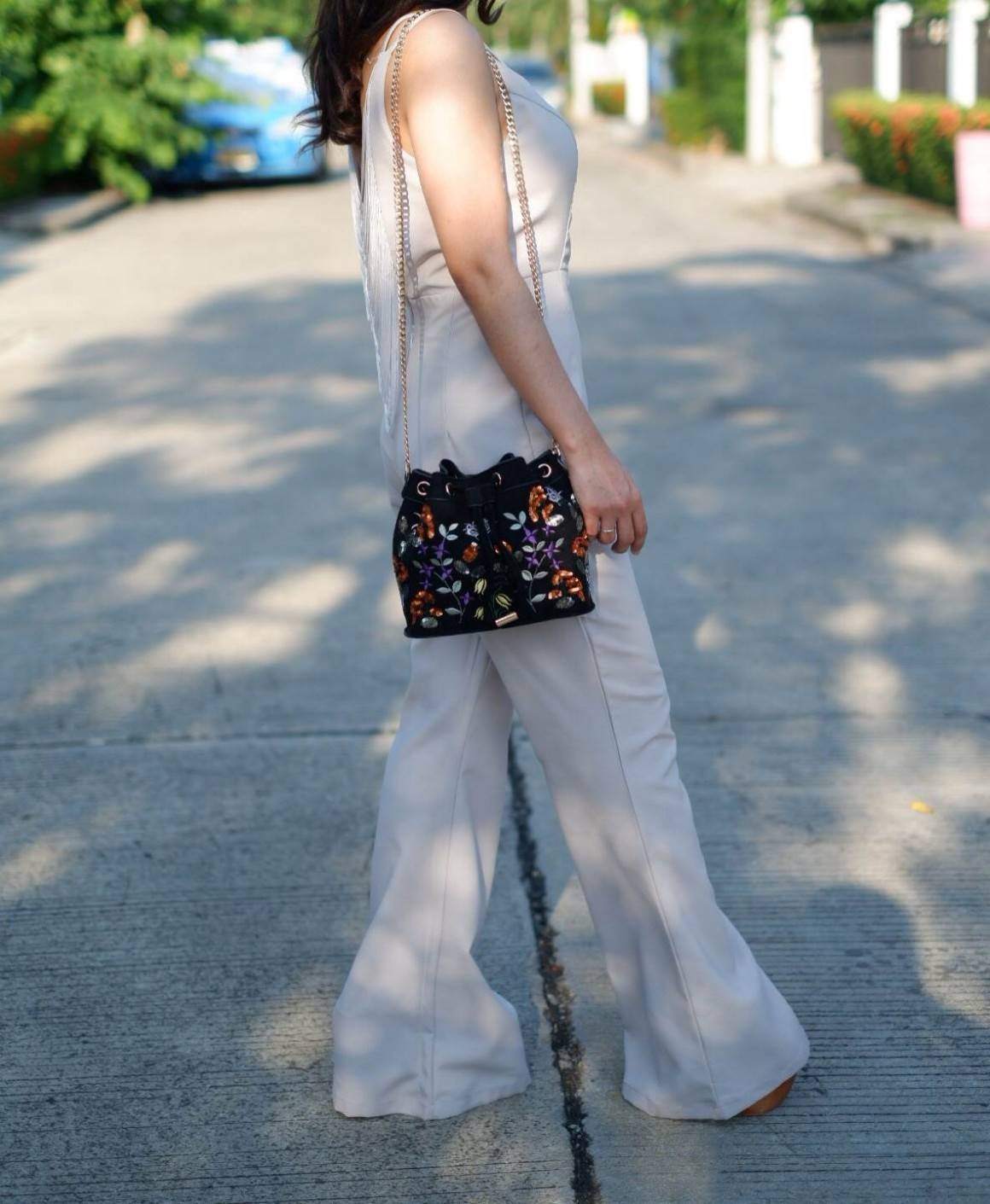 New! 2018 CHARLES & KEITH EMBELLISHED DRAWSTRING BAG กระเป๋าหนังสักลาด ทรงหูรูด ปักลายดอกไม้ ลายกริตเตอร์ สีสันน่ารัก อยู่ทรงแข็ง สะพายด้วยสายโซ่สีทอง ขนาดกำลังดี สะพายไปเที่ยวดูสดใส น่ารักแนะนำเลยค่ะ