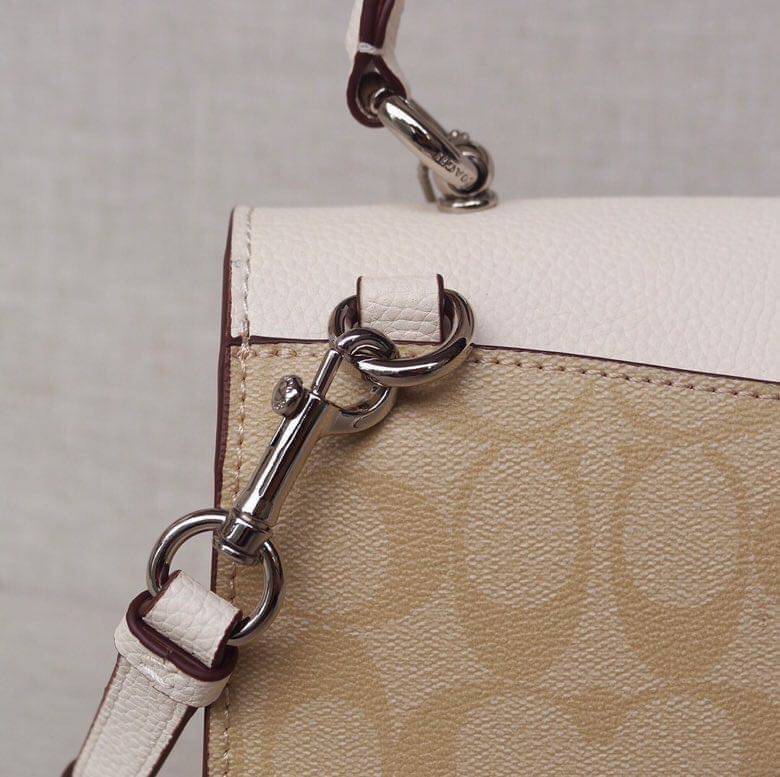 Coach Disney X Tilly Top Handle In Signature with Dalmatian Blossom/Light Khaki Multi Coated Canvas Satchel กระเป๋าถือและสะพายข้างรุ่นลิมิเตด คอลเลคชั่น Disney น่ารักมากค่ะ ใส่กระเป๋าสตางค์ใบยาวได้