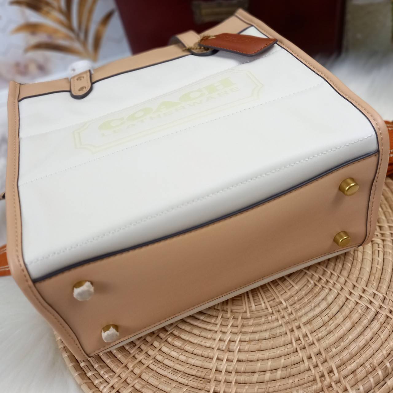 COACH CASUAL STYLE STREET STYLE 2WAY PLAIN LEATHER ELEGANT STYLE (C6958 C6852) 🌺 ที่สุด! ของที่สุด!! กระเป๋าถือ กระเป๋าสะพายรูปทรงสุดฮิต สุดคลาสสิค รุ่น UNISEX ที่ชิคๆ สบายๆ ได้ทั้งชายและหญิง// วัสดุหนังแท้ทั้งใบ ตัดเย็บด้วยหนังเนื้อนุ่มพิเศษ หนา 