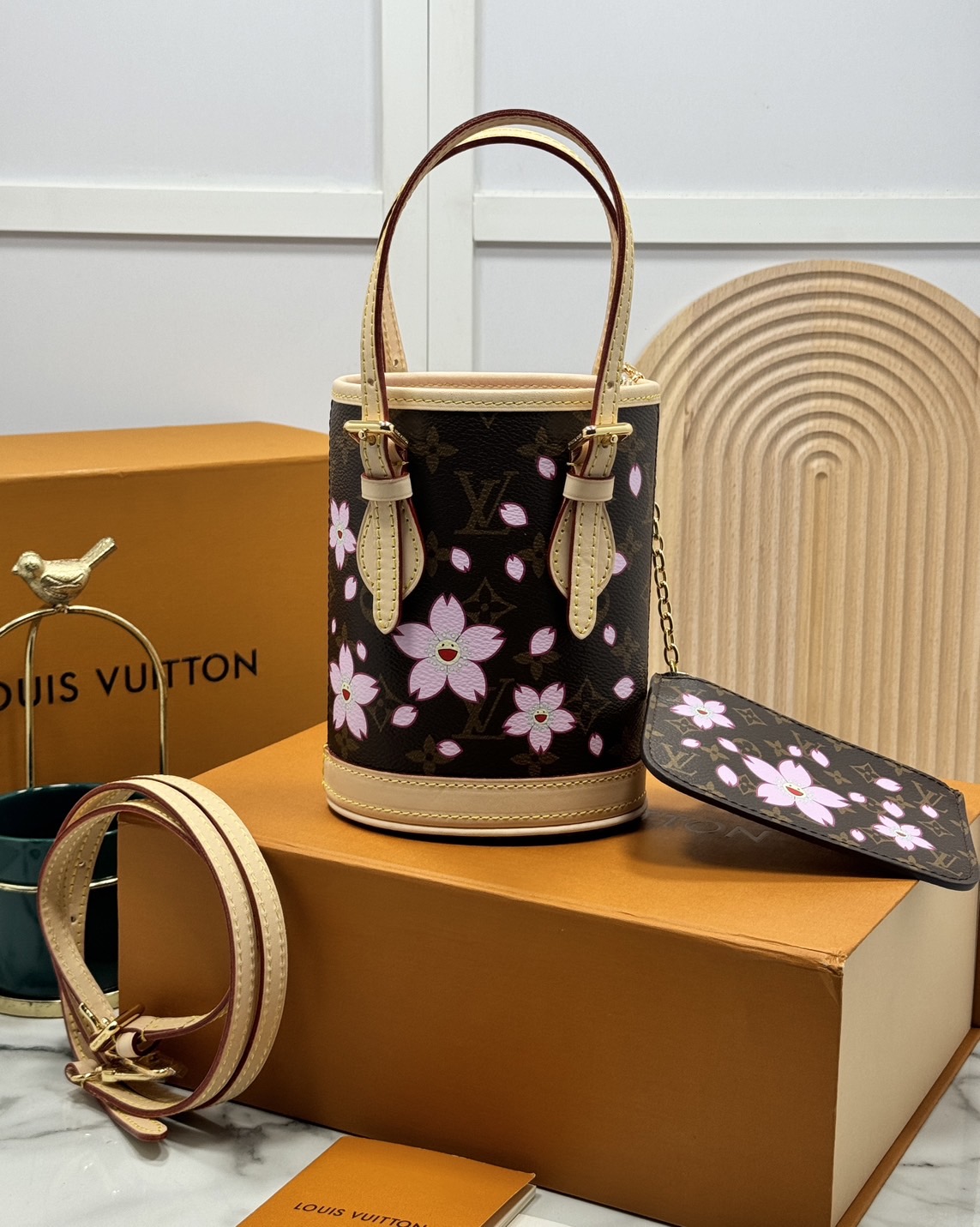 ORI หนังแท้ | LV x TM Nano Bucket Bag ใหม่ล่าสุดมาแรง กับกระเป๋าทรงบัคเก็ต ขนาดกำลังสวย ปรับลุคให้มีชีวิตชีวาด้วยลายดอกไม้ซากุระเชอรี่บลอสซั่ม คอลใหม่สุดเอ็กซ์คลูซีฟ