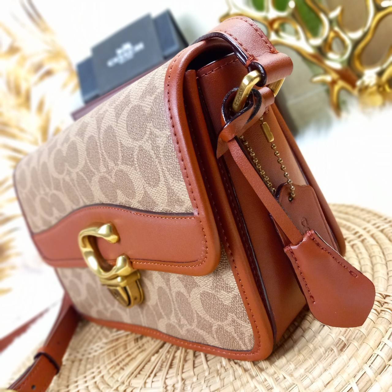 OUTLET 】COACH STUDIO SHOULDER BAG IN SIGNATURE CANVAS (COACH C6639) โอ้โห!! ตลึงเลย สวยฟาดมากๆเทอ!! 🌺ห้ามพลาดนะยูวว🤩รุ่นคลาสสิค เรียบหรู ดูแพงสุดๆ //พร้อมส่งก่อนใคร ยังไม่มีในช็อปไทยนะยูวว😘//กระเป๋าสะพาย คลอสบอดี ดีไซน์เฉียบ สายปรั