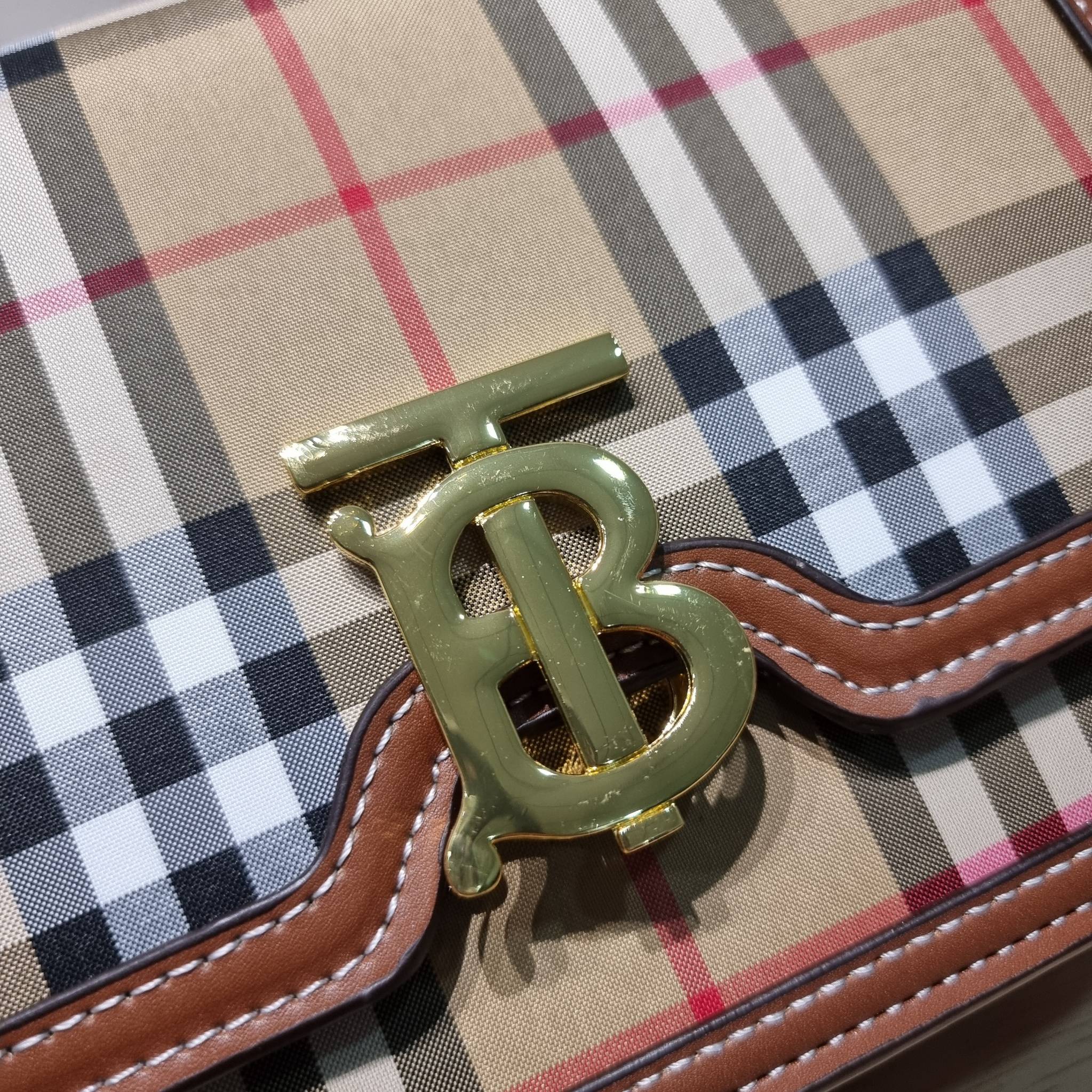 BURBERRY FRAGRANCES CROSSBODY BAG / BURBERRY SMALL CHECK CANVAS AND LEATHER TB BAG เบสท์ไอเท็ม!! คอลเลคชั่นที่ปังตลอดปี