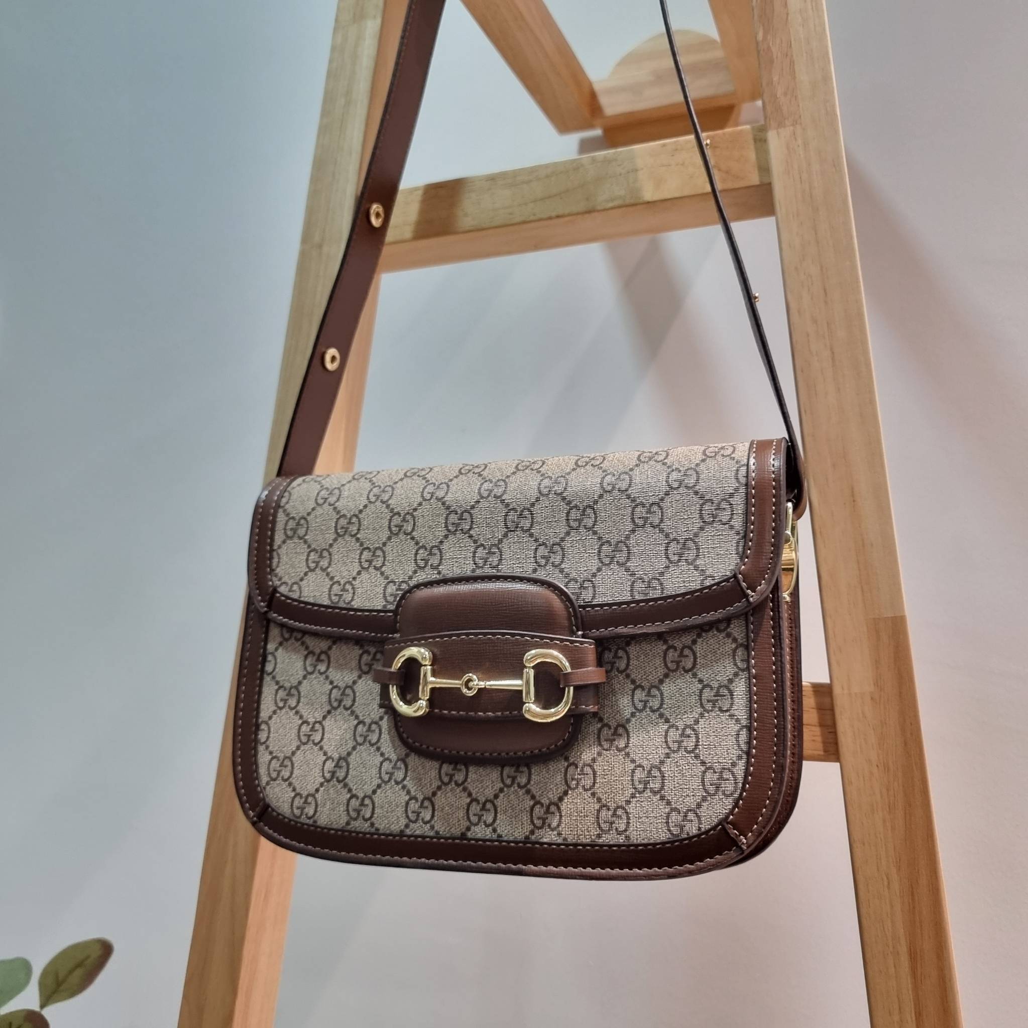 Gucci horsebit 1955 shoulder bag / GUCCI BAG พร้อมส่ง 5 สี กระเป๋าสะพายไหล่/สะพายข้างทรงคลาสสิค สวยผู้ดี ดารา เซเลปใช้กันเพียบ สวยอยู่ทรง มากี่รอบก็ไม่เคยพอ!! รุ่นเด็ดสุด!! ฮ็อตสุด!! ให้สิบว้าวไปเลย