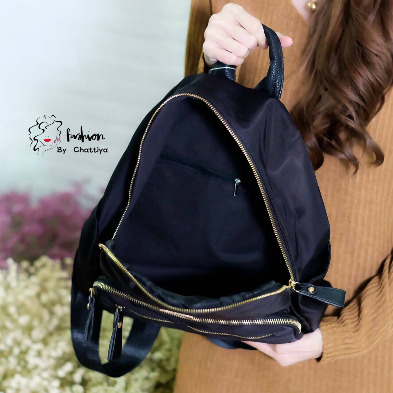 Prada nylon backpack fashion bag by Chattiya Brand:Prada Detail:รอบนี้จัดหนักสำหรับเป้รับซัมเมอร์ จัดมาให้เลือกหลายแบบ ใบนี้ก็เช่นกันเพิ่มความจุและเพิ่มช่องให้สำหรับคนมีของ ต้องจัดเต็ม ตัวกป.เป็น nylon เนื้อดี กันน้ำได้ซิปกว้างทั้ง 3 ช่องแบ่งให้ไม่ต้องถาม