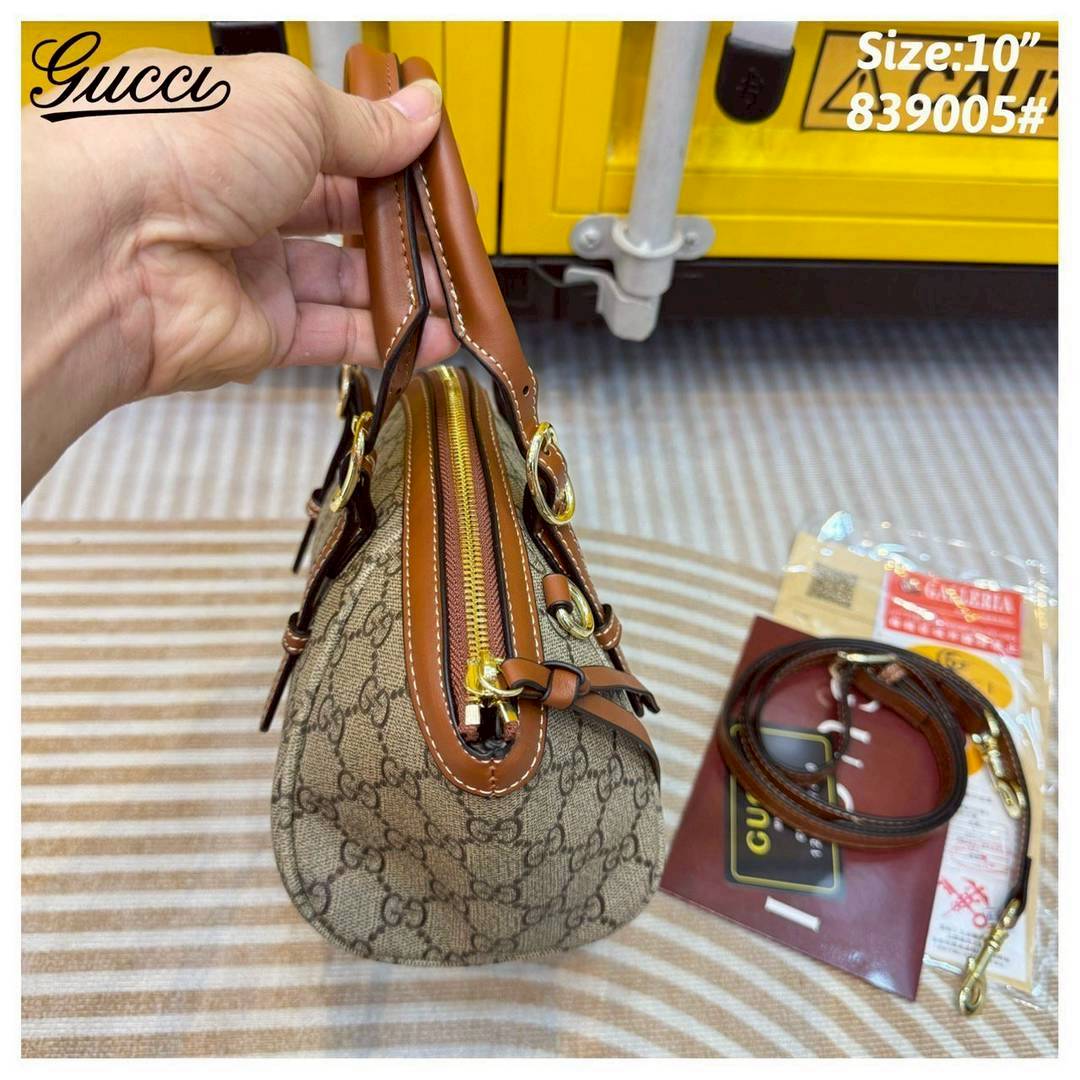 GUCCI GG Emblem small top handle bag กระเป๋าสะพายทรงโท้ทใบเล็ก ที่ขนาดกำลังสวย ใส่ของได้แบบจุกๆ