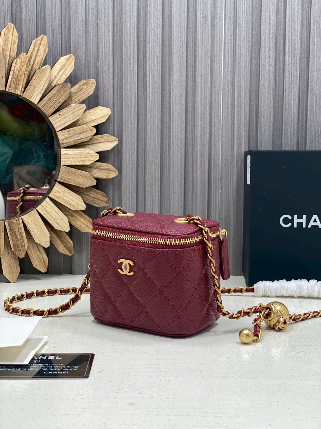 ORI หนังแท้ | Chanel Small Vanity with Chain กระเป๋าสะพายทรงวานิตี้ใบเล็กน่ารัก ดีไซน์เรียบหรู ใส่เครื่องสำอางค์หรือของใช้จุกจิกได้