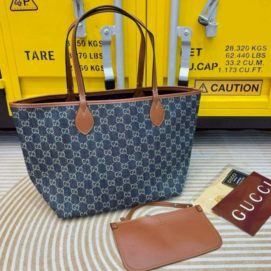 GUCCI Totissima tote bag in blue GG denim กระเป๋าสะพายทรงโท้ทเดนิมสัญชาติอิตาลี่ สวยเท่ผู้ดีลัคชูในใบเดียว ใหม่ล่าสุด กลับด้านใช้ได้ 2 ด้านสวยเริ่ดมากๆ