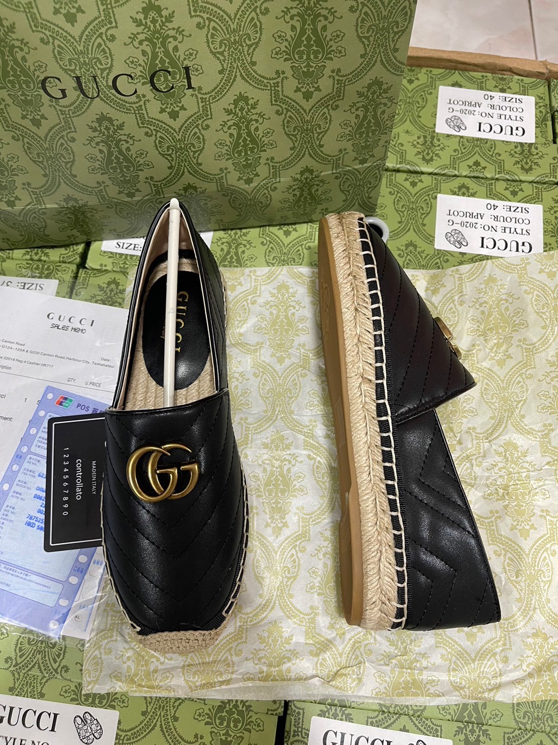 GUCCI Leather Espadrille with double G รองเท้าผ้าใบลำลองรุ่นยอดฮิต ขับผิว ใส่สบาย ยืนเดินได้นาน พื้นยางอย่างดียืดหยุ่นสูง ใส่เดินชิลหรือเที่ยวก็ปัง สวยงาม ได้หลากหลายโอกาส
