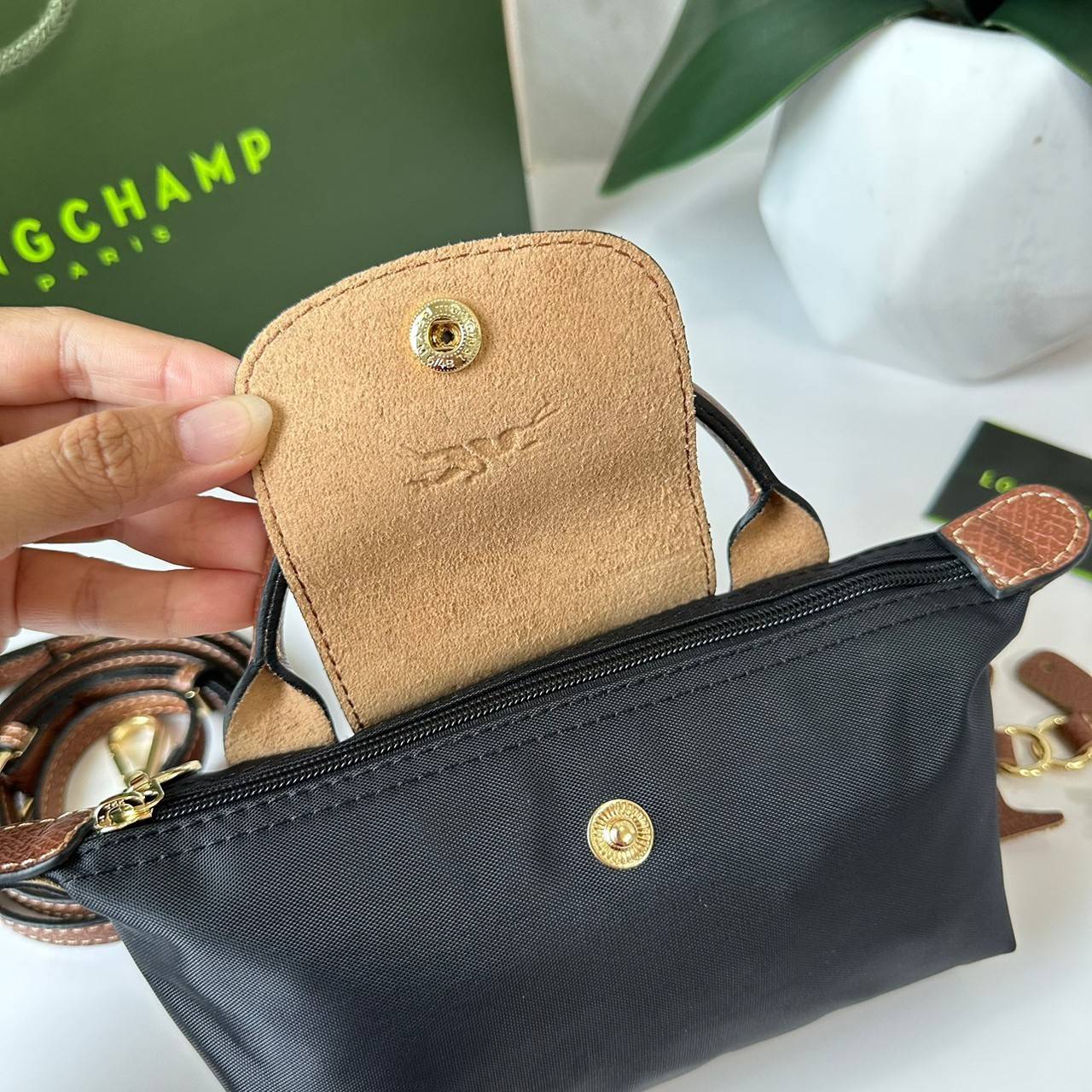 LONGCHAMP LE PLIAGE ORIGINAL Pouch with handle กระเป๋าใบเล็กขนาดกระทัดเหมาะกับใส่ของจำเป็นจุกจิก กันน้ำได้ พร้อมส่ง