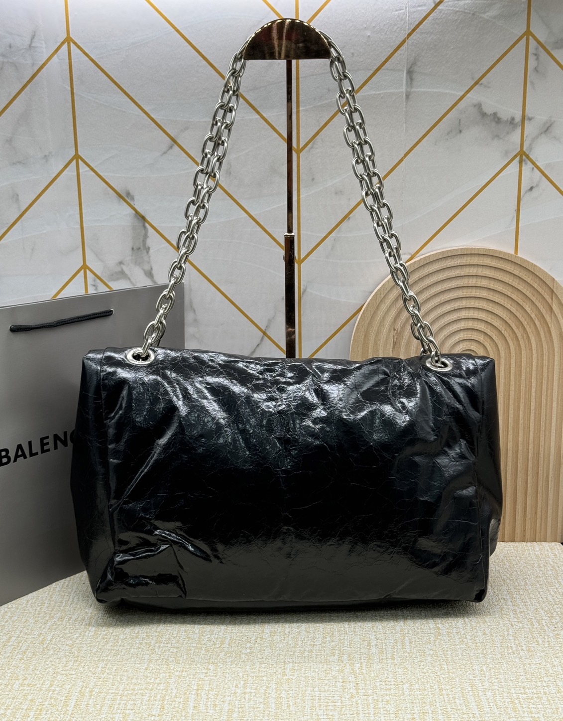 Balenciaga MONACO MEDIUM CHAIN BAG IN BLACK 35cm กระเป๋าทรงโท้ทใบใหญ่ งานหนังยับสวยเต็มใบ เกรดออริ สลับแท้ 1:1 ใช้งานต่างประเทศได้