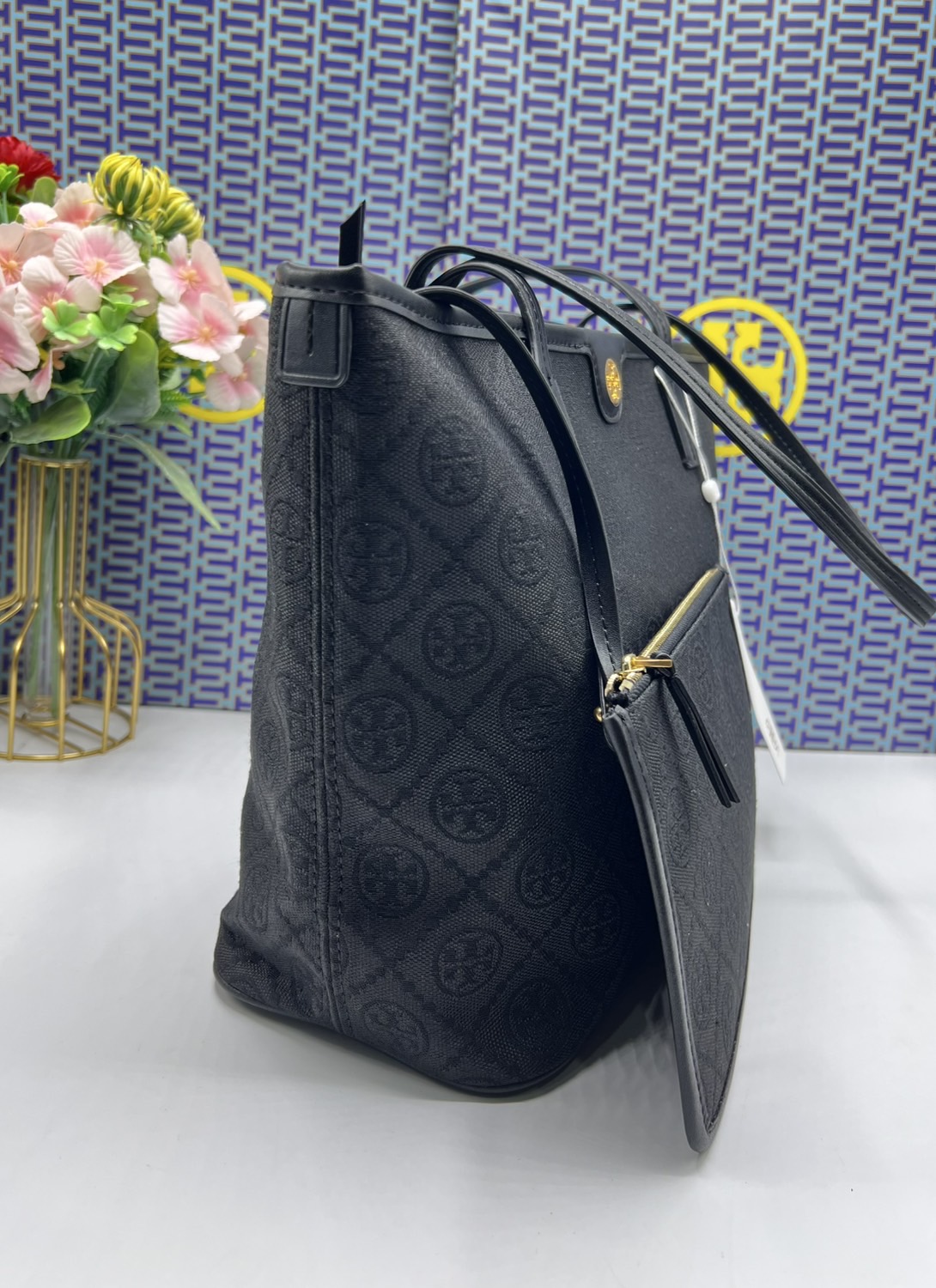 ORI หนังแท้ | Tory Burch T Monogram zip tote bag กระเป๋าทรงโท้ทใบใหญ่ทรงกว้างพร้อมใบเล็กเข้าเซ็ท งานผ้าแจ็คการ์ดตัดขอบหนัง เดอะเบสท์ เซลเลอร์!!