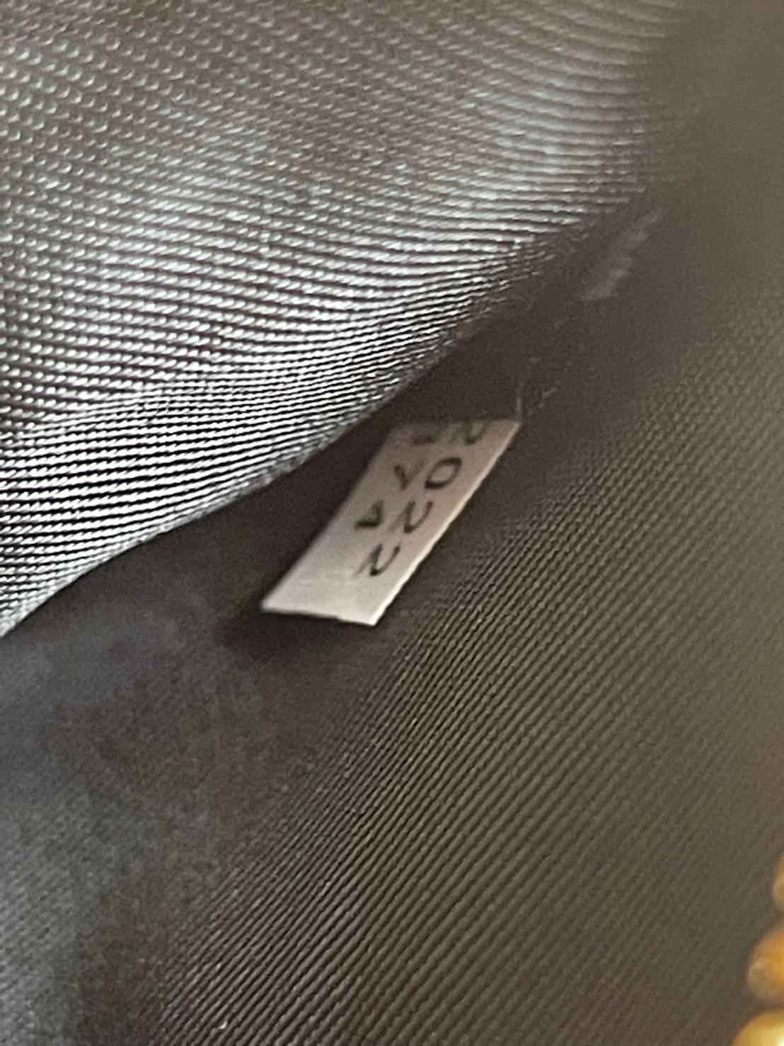 COACH Tech Phone Wallet In Colorblock Signature Canvas (COACH C2874) อีกหนึ่ง collection ของกระเป๋าสตางค์ที่ดีไซน์ทันสมัยให้ใช้งานได้แบบครบครัน เป็นกระเป๋าสตางค์ ที่มีช่องสำหรับใส่โทรศัพท์มือถือ ธนบัตร เหรียญ และบัตรต่าง ๆ ใช้งานแบบ2ด้าน เพิ่มความสะดวกสบา