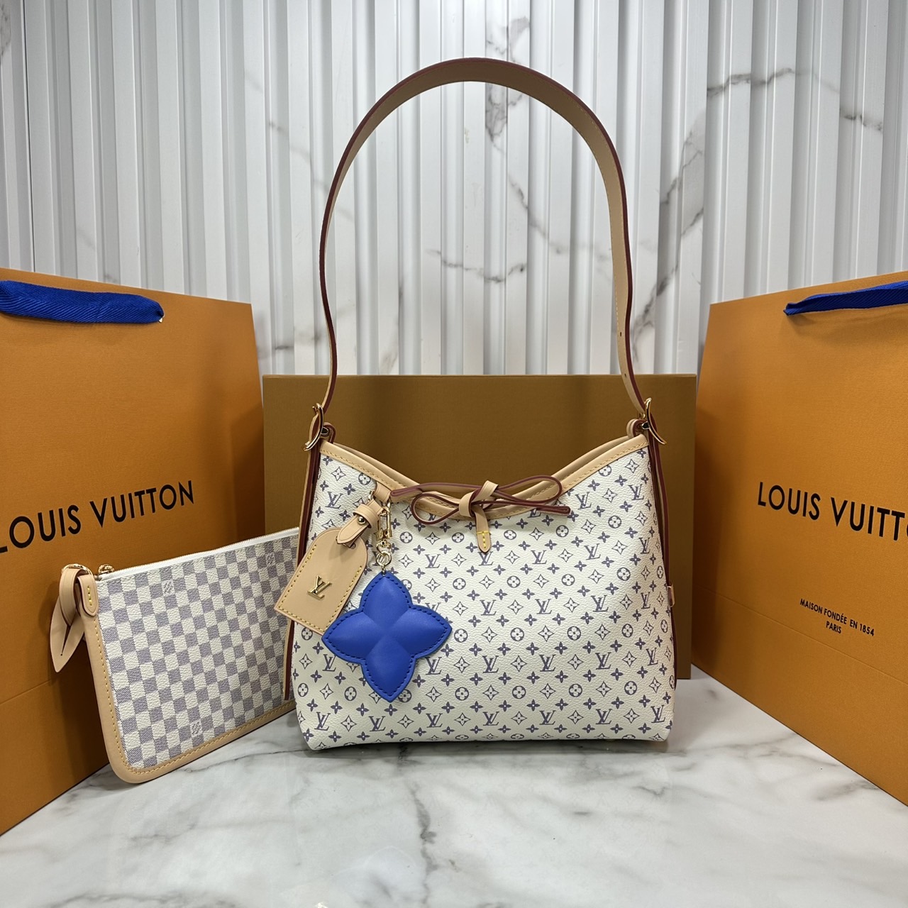 ORI หนังแท้ | LV CarryAll PM bag กระเป๋าสะพายทรงโท้ทแครี่ออล Monogram แคนวาสแต่งขอบหนังผสานเสน่ห์สวยงามเข้ากับดีไซน์ที่รับกับสรีระให้คุณพกพาไปได้ทุกที่ ด้านในออกแบบมาอย่างชาญฉลาด มาพร้อมใบเล็กเข้าเซ็ท