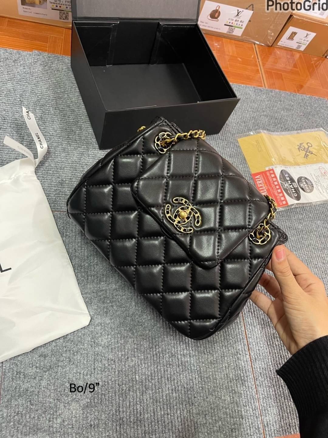 Chanel Flap Bag On Chain กระเป๋าสะพายสีดำคลาสสิก มาพร้อมสายโซ่สีทองสลับหนัง ใบขนาดกำลังสวย ใช้ถือออกงานคือปังมากกก รีบคว้าด่วนค่ะ!!