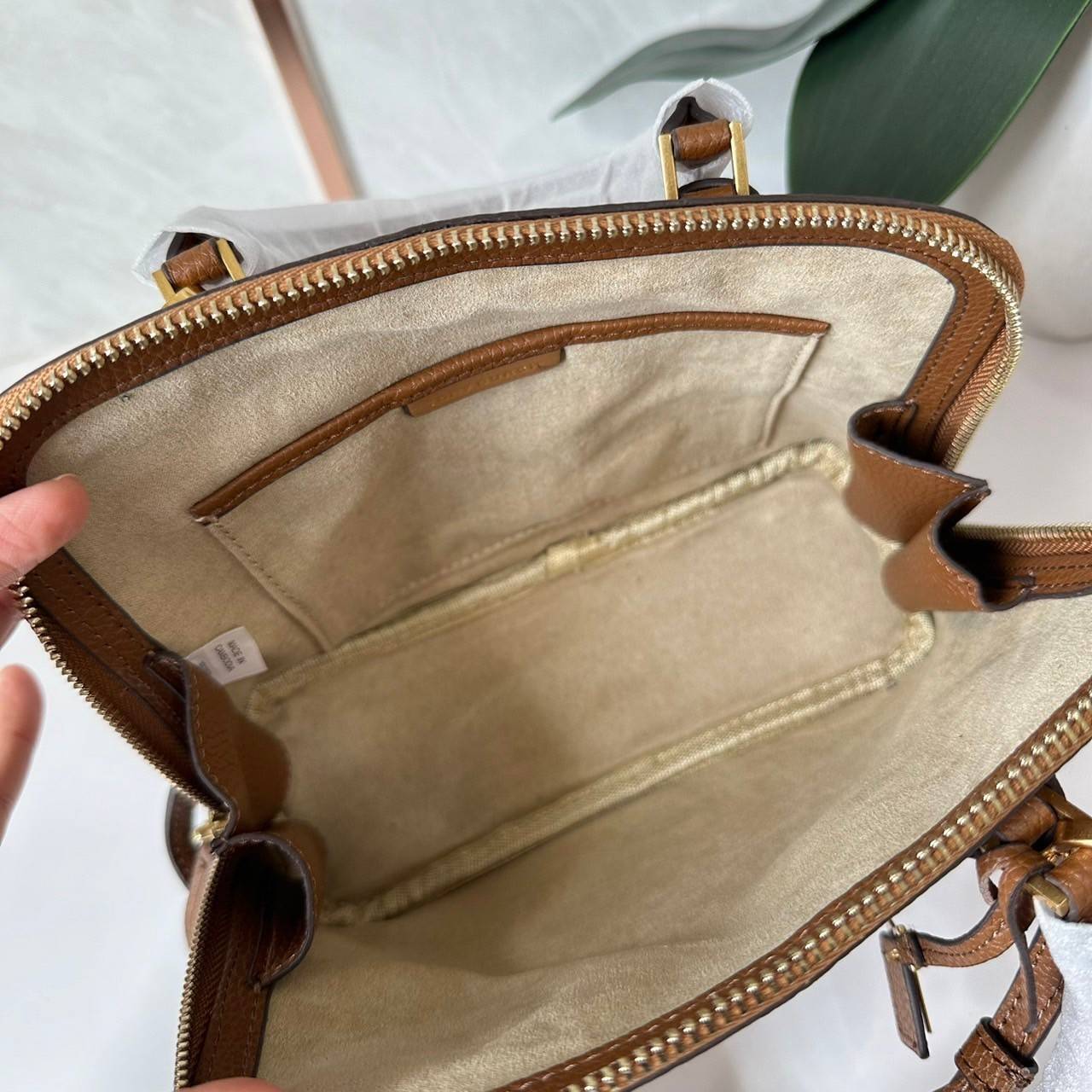 TORY BURCH MINI PEBBLED SWING BAG / Tory Mini Swing Bag in Pebbled Leather / T Monogram Jacquard Swing Bag กระเป๋าสะพาย คอลเลคชั่นใหม่ล่าสุดดีไซน์สุดคลาสสิก รูปทรงโดม