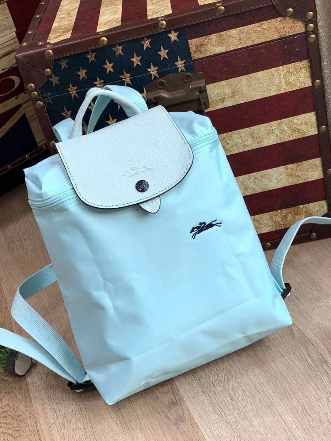 Longchamp LE PLIAGE Club Backpack PASTEL พลาดไม่ได้กับสีใหม่แบบพาสเทล มองแล้วสบายตา อีกหนึ่งในกระเป๋ารุ่นยอดนิยมของLongchamp สำหรับสาวแฟชั่นหัวทันสมัย