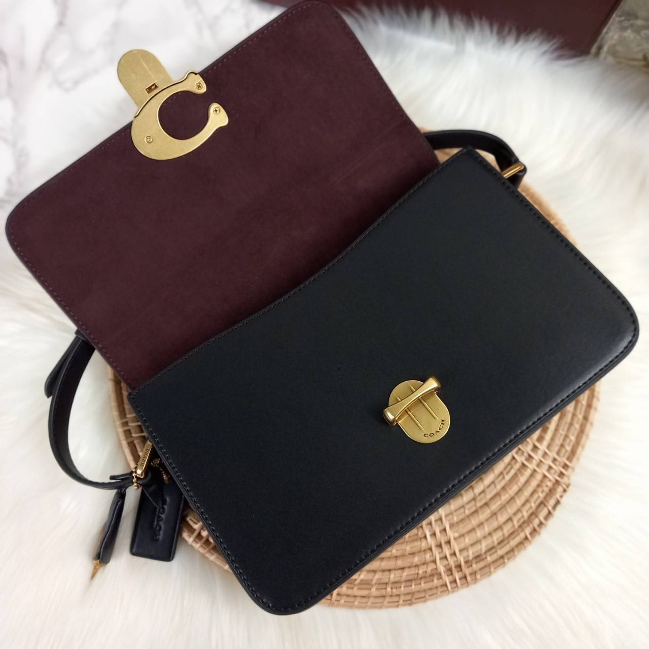 COACH STUDIO GLOVETANNED LEATHER SHOULDER BAG (C6641)🌺ห้ามพลาดเด็ดขาด!! สวยละมุน เรียบหรู ดูแพงสุดๆ!! //กระเป๋าถือ กระเป๋าสะพาย ดีไซน์เนี้ยบ! เฉียบมาก!// วัสดุหนังแท้ หนังเรียบเต็มใบ อยู่ทรง สวยมากๆ ดีเทลเรียบหรู ผู้ดีสุดๆ!// ด้านหน้าเปิด-ปิดด้วยต