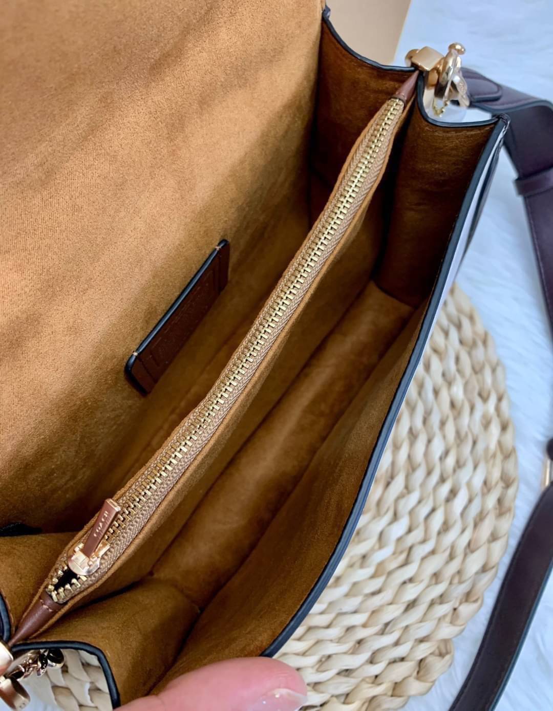 COACH SMALL GEORGIE TOP HANDLE IN BLOCKED SIGNATURE CANVAS ((6504//0468//6192//6015)) compact body portable shoulder bag 🌈ห้ามพลาด รุ่นแนะนำค่าา! พร้อมส่งทันที! กระเป๋าหิ้ว//สะพายข้างได้ วัสดุหนังแท้ 🔺หนึ่งใบทำลายหนังผสมกัน3แบบได้ลงตัวสวยง