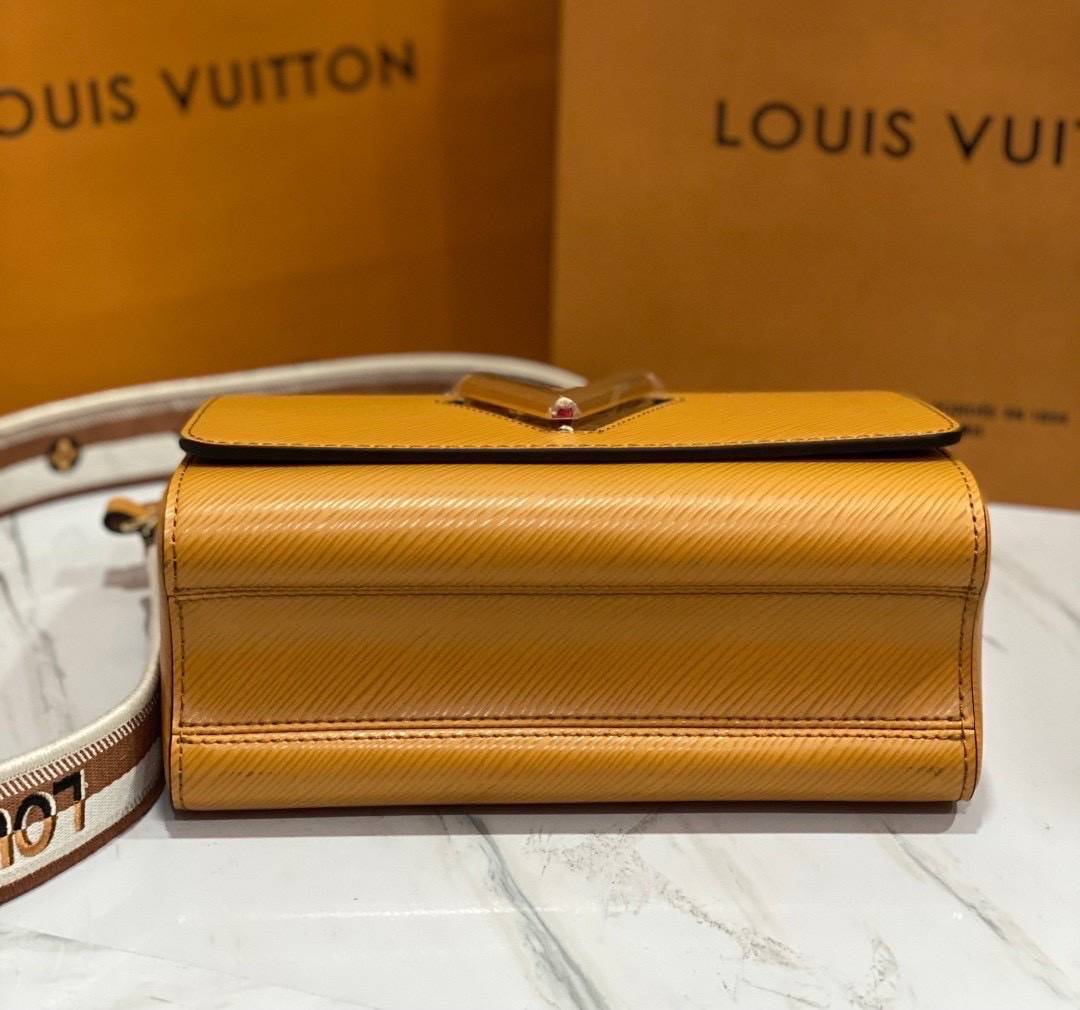ORI หนังแท้ | LV Twist MM bag Epi grain leather กระเป๋าสะพาย/กระเป๋าถือรุ่น พร้อมสายสปอร์ต หนังลายเกรน Epi โดดเด่นด้วยโลโก้หน้า สวยหรูเป็นเอกลักษณ์ ดีไซน์คัลเลอร์บล็อค สัมผัสโดดเด่นแมตช์กับทุกสไตล์