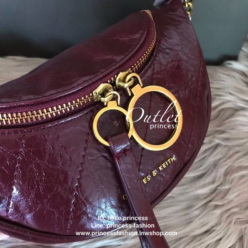 CHARLES & KEITH WRINKLED EFFECT RING ZIP TASSEL CROSSBODY BAG กระเป๋าสะพาย/คาดเอว/คาดอกรุ่นใหม่ล่าสุด เปิด-ปิดด้วยซิป ภายในโล่งกว้างมีช่องเล็กใส่บัตร จุของได้เยอะ ดีไซต์เก๋ไม่ซ้ำใคร มาพร้อมสายสะพาย 2 สายให้เลือกสะพายได้หลากหลายแบบไม่มีเบื่อแน่นอนจ้า