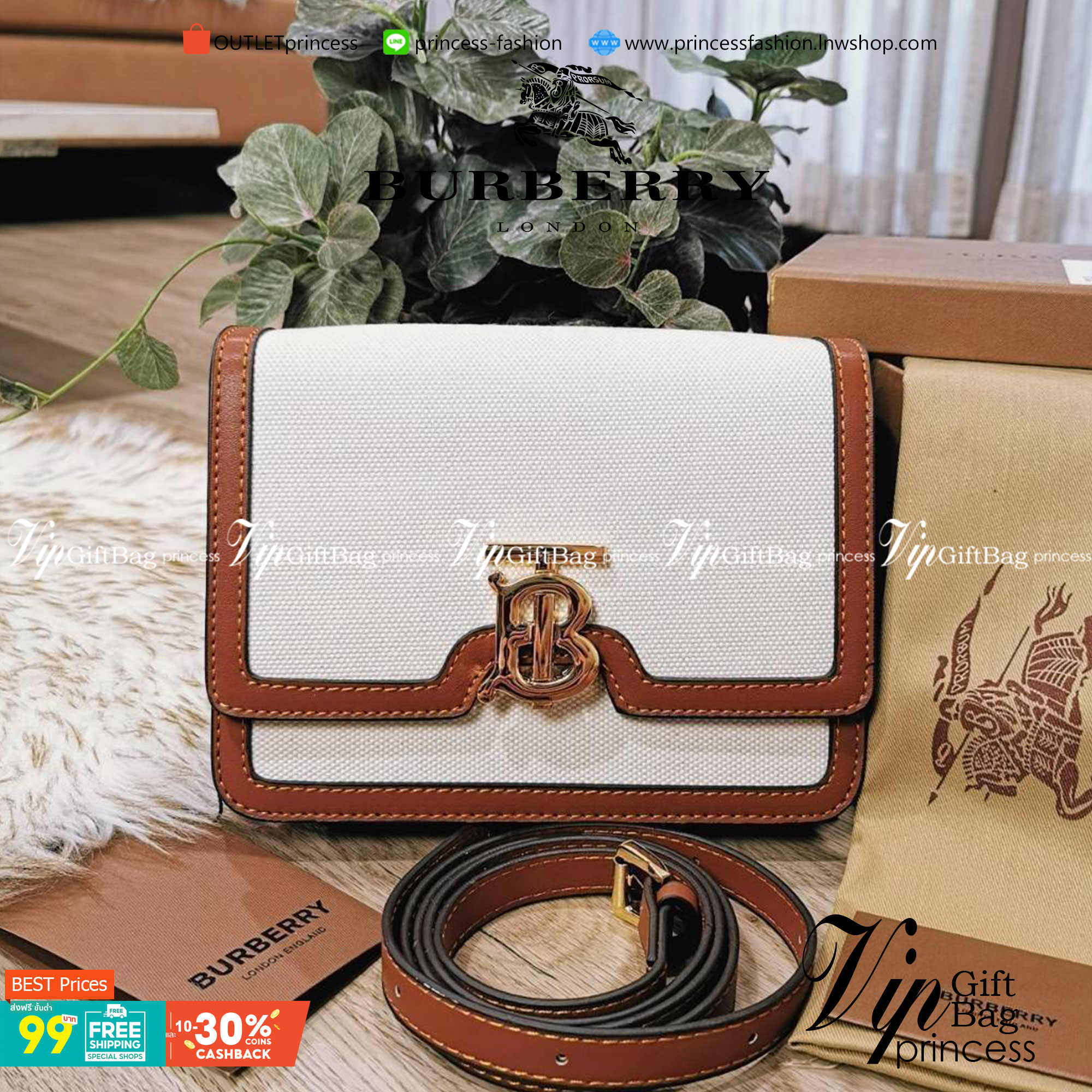 BURBERRY FRAGRANCES CROSSBODY BAG VIP GIFT WITH PURCHASE (GWP) พรีเมี่ยมกิ๊ฟ Limited Edition จากน้ำหอม BURBERRY วัสดุ Canvas & Leather ทรงเหลี่ยมสวยหรูอยู่ทรงมีโลโก้แบรนด์ด้านหน้า เปิดปิดด้วยฝาปิดมีสัญลักษณ์รูปตัวB ภายในมีช่องแบ่งเป็นสัดส่วนสามารถใส่มือถื