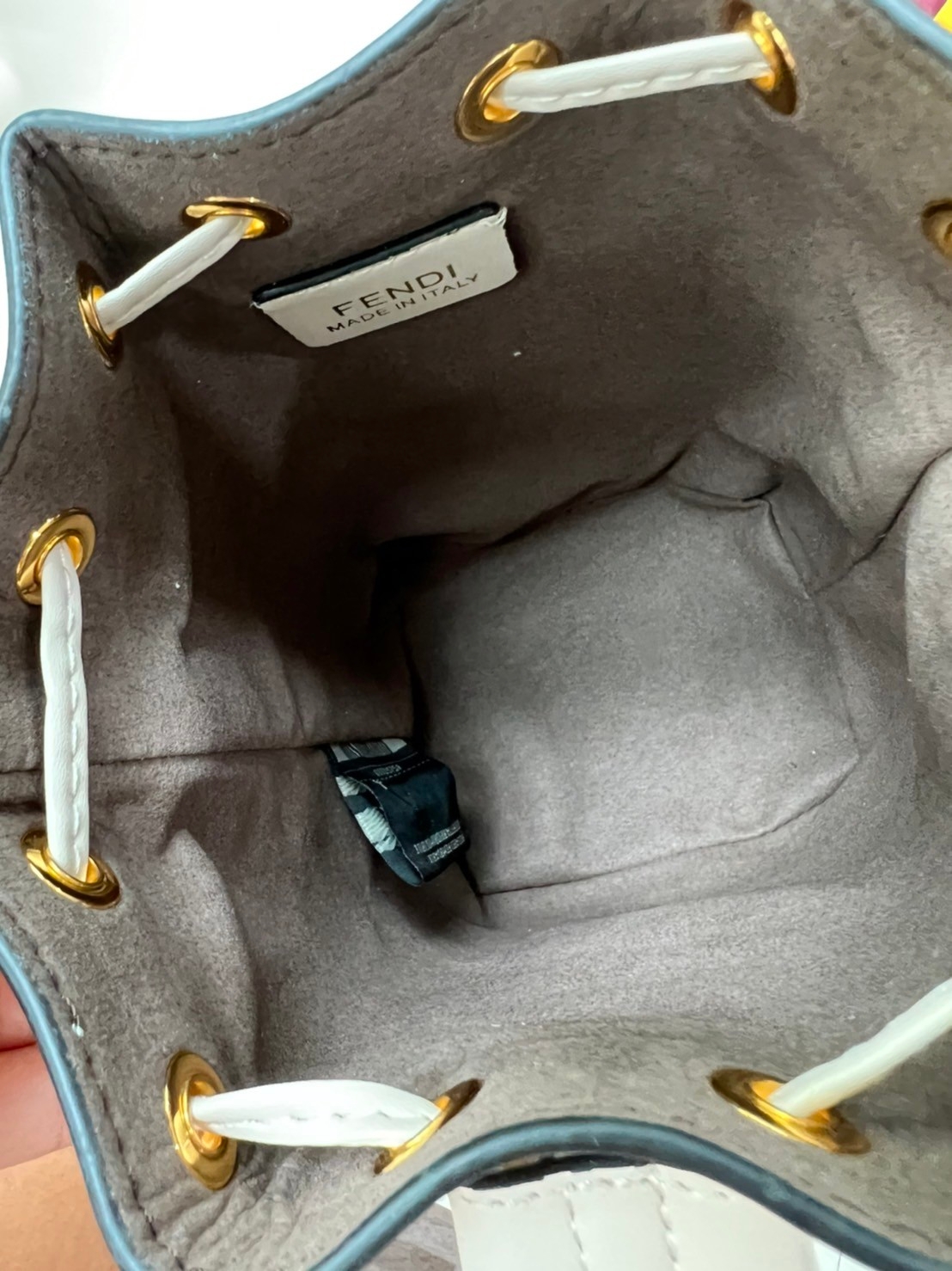 FENDI Mon Tresor Mini Leather Bucket Bag / FENDI Bucket Bag พร้อมส่ง กระเป๋าถือหรือสะพายข้างทรงบัคเก็ต ทรงขนมจีบ ลายแบรนด์ อะไหล่ทองหรูหรา