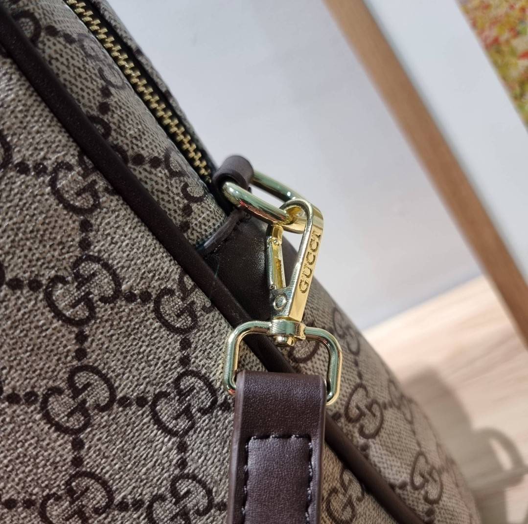GUCCI BRIEFCASE / GG Supreme work bag / GG laptop bag / GG CLASSIC BRIEFCASE MESSENGER ไอเท็มสุดปัง!! ที่เหมาะสำหรับคนทำงานออฟฟิศมากๆ กระเป๋าถือรุ่นคลาสสิค ใส่เอกสาร โน๊ตบุ้ค อุปกรณ์การทำงานต่างๆได้สบายมาก