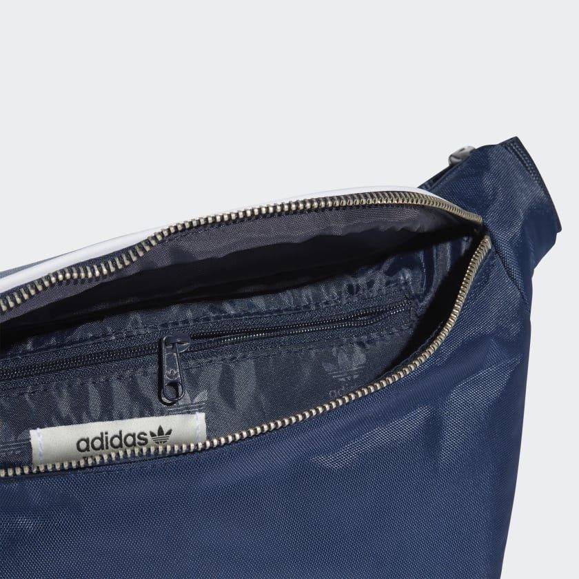 ADIDAS ORIGINALS ADICOLOR WAIST BAG ของมันต้องมี!! กระเป๋าคาดอก/คาดเอวสุดชิค ดีไซน์เรียบง่าย แต่สะพายแล้วเท่ คลาสสิคสุดๆ!! วัสดุ Nylon+Polyester กันน้ำได้ เปิด-ปิดฝากระเป๋าด้วยซิป หัวซิปปั๊มแบรนด์เป็น signature ภายในมีช่องโล่งกว้าง ใส่ของได้พอสมควร ใส่มือ