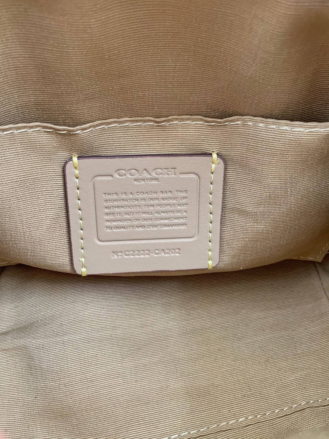 COACH SYDNEY SATCHEL BAG CA202 CA591 CB596 ใหม่ล่าสุด กับคอลที่สาวๆต้องหลงรัก กระเป๋าสะพายทรง satchel ที่มีรูปทรงดึงดูดสายตา สวยแรกเห็น วัสดุหนัง crossgrain พร้อมหูจับในตัว เปิด-ปิดด้วยซิป ภายในโล่งกว้าง ขนาดกำลังดี มีสายครอสให้ ปรับได้ตามชอบ ใบจริงลูกคุณ