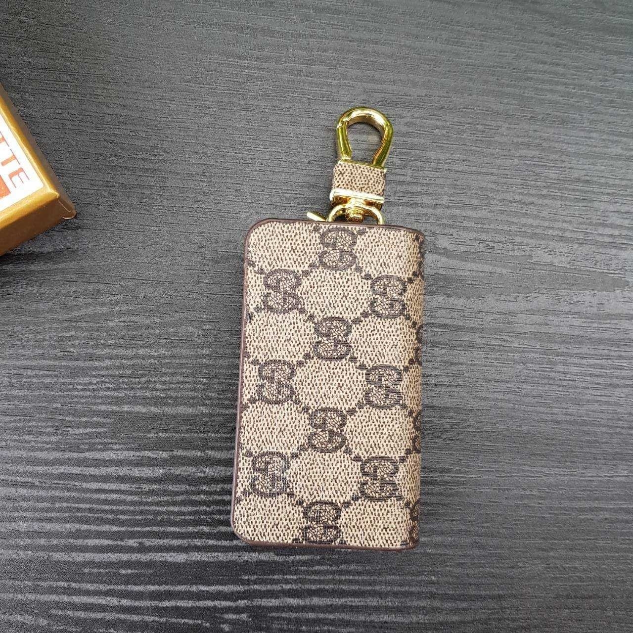 GUCCI Keychain กระเป๋าพวงกุญแจสุดหรูหรา ที่จะทำให้การหากุญแจรถยนต์ของคุณเป็นเรื่องง่าย ขนาดกระทัดรัด หยิบจับง่าย