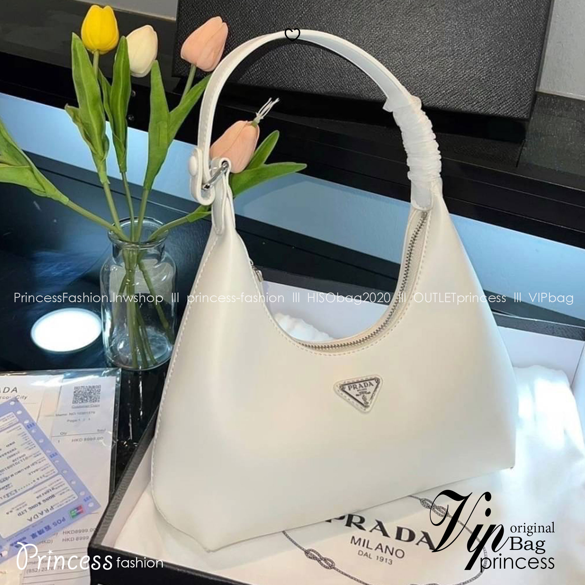 PRADA LEATHER HANDBAG กระเป๋าสะพายไหล่ดีไซน์เก๋และมาแรงมาก สาวๆติดแกลมต้องไม่พลาด สวยดูแพง หนังเงาหรูหรา
