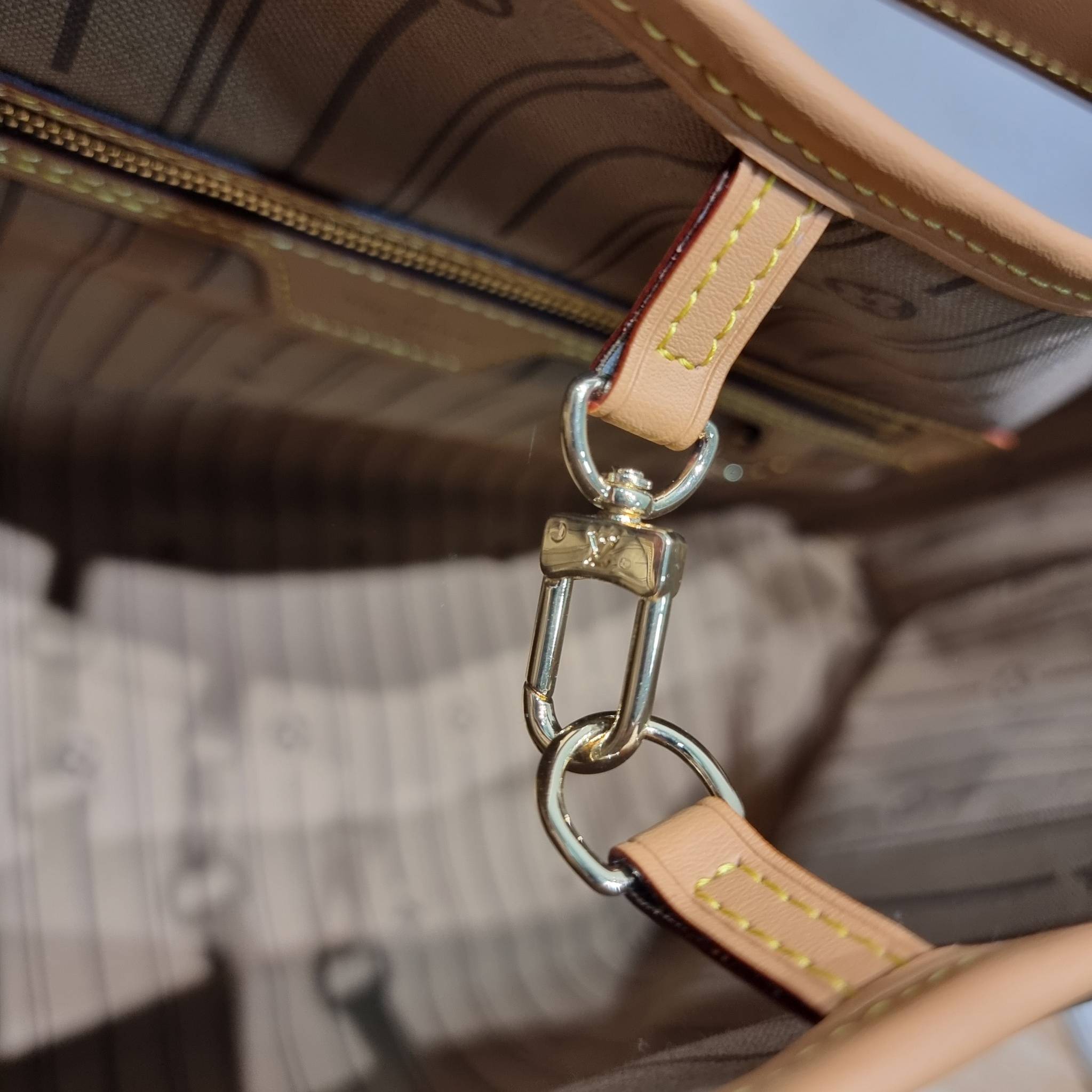 LV delightful bag / LV CARRYALL Monogram Canvas / LV Shopping Bag กระเป๋าทรงโท้ทใบใหญ่ ขนาดจุได้แบบล้นๆ รอบนี้จัดใบลูกมาให้อีก พิเศษที่สุด!! สมใจใครที่มองหากระเป๋าใบโปรด มีตะขอเกี่ยวที่ปากกระเป๋า และยังมาพร้อมสายสะพาย 2 แบบ