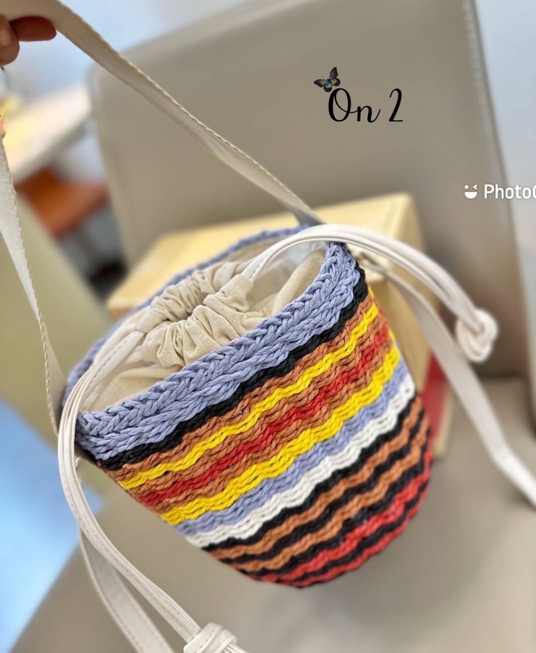 CHLOE WOODY BASKET BAG Mini Multicolor กระเป๋าสะพายสานทรงตะกร้าสไตล์มินิมอล ยอดฮิตติดลมของแบรนด์ ด้วยวัสดุสังเคราห์ สานทอเต็มใบออกมาเป็นลวดลายสวยงาม